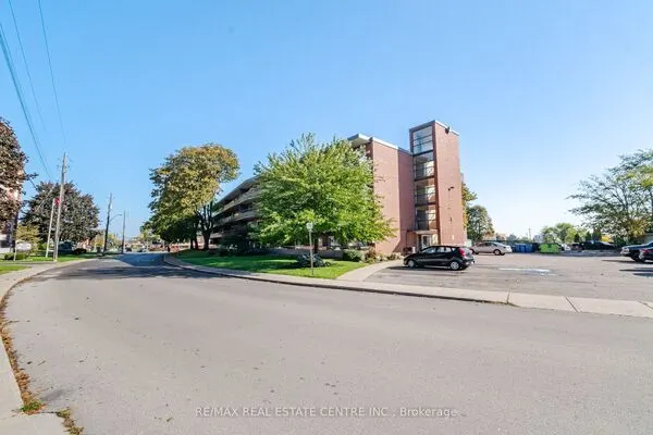 11 Woodman Drive S