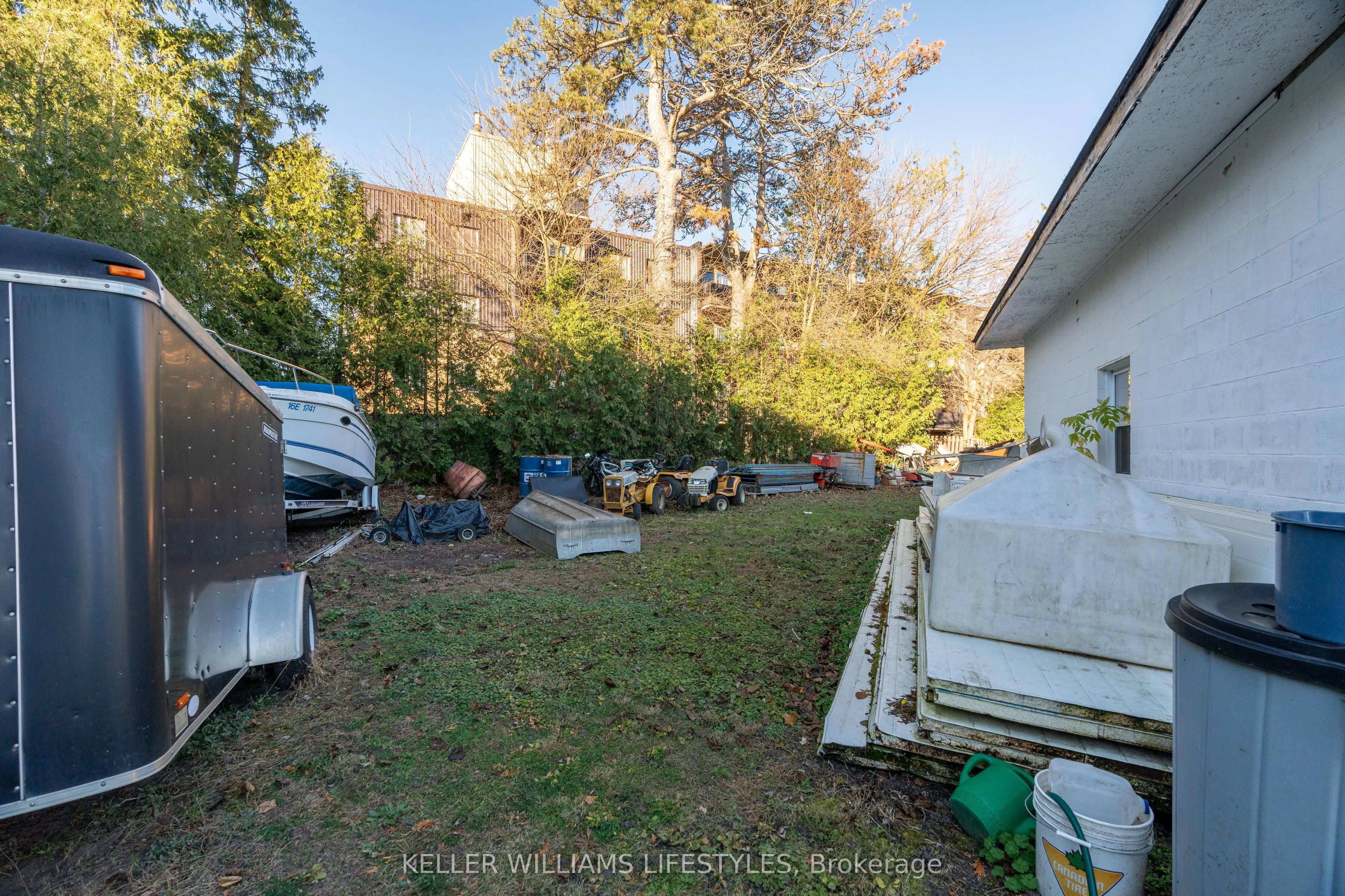 281 Metcalfe Street W