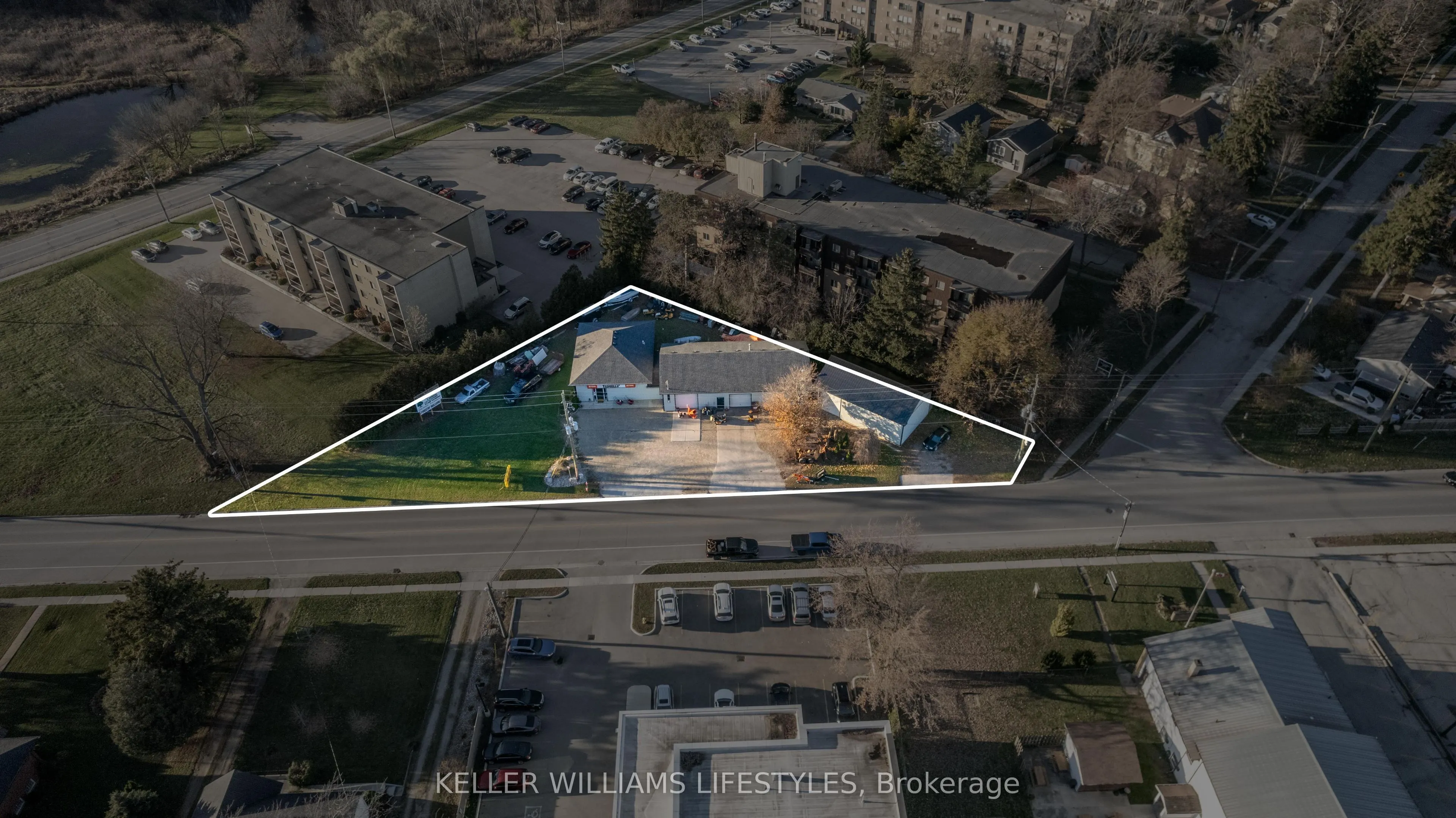 281 Metcalfe Street W