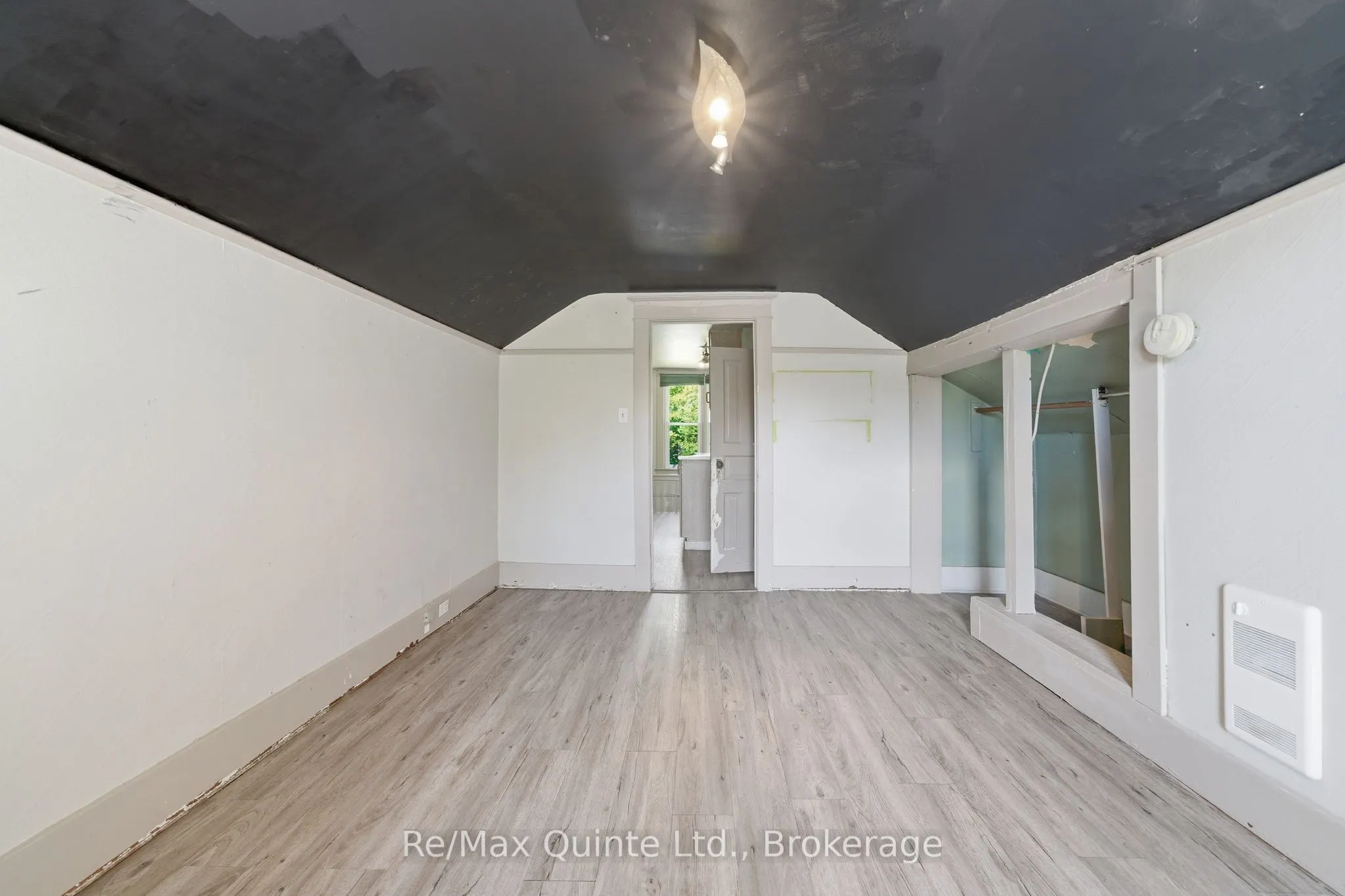 8 Dunbar Street