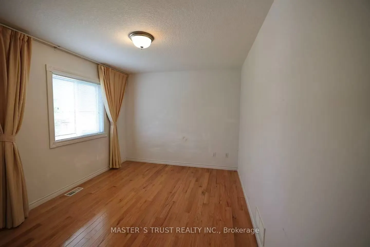 7 Westra Drive