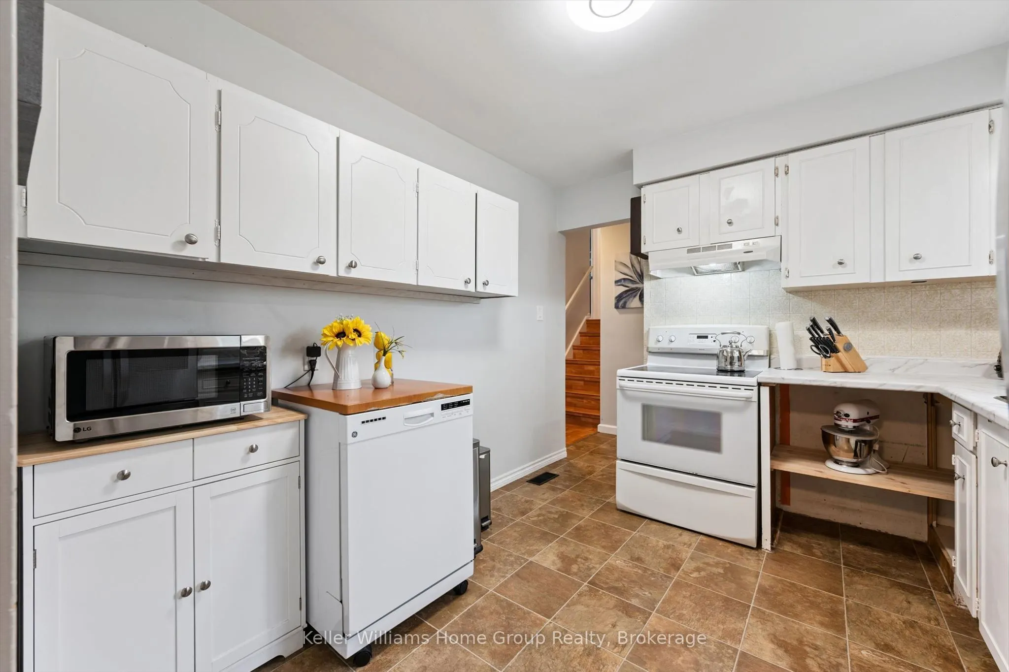51 LONSDALE Drive