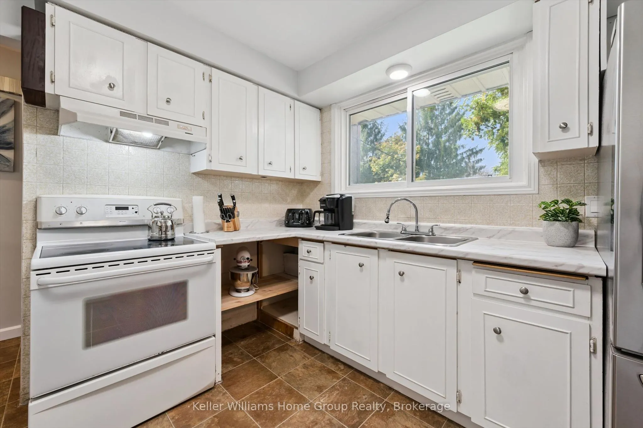 51 LONSDALE Drive