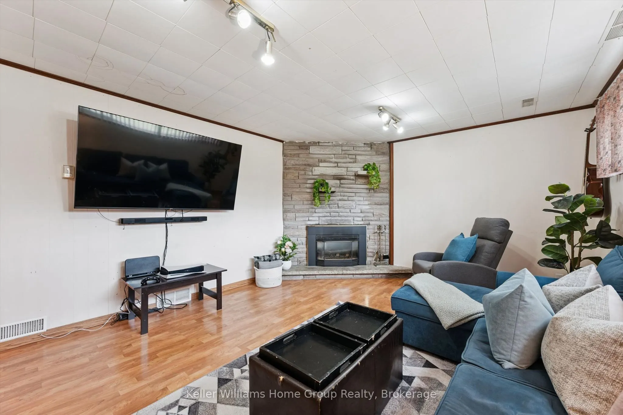51 LONSDALE Drive