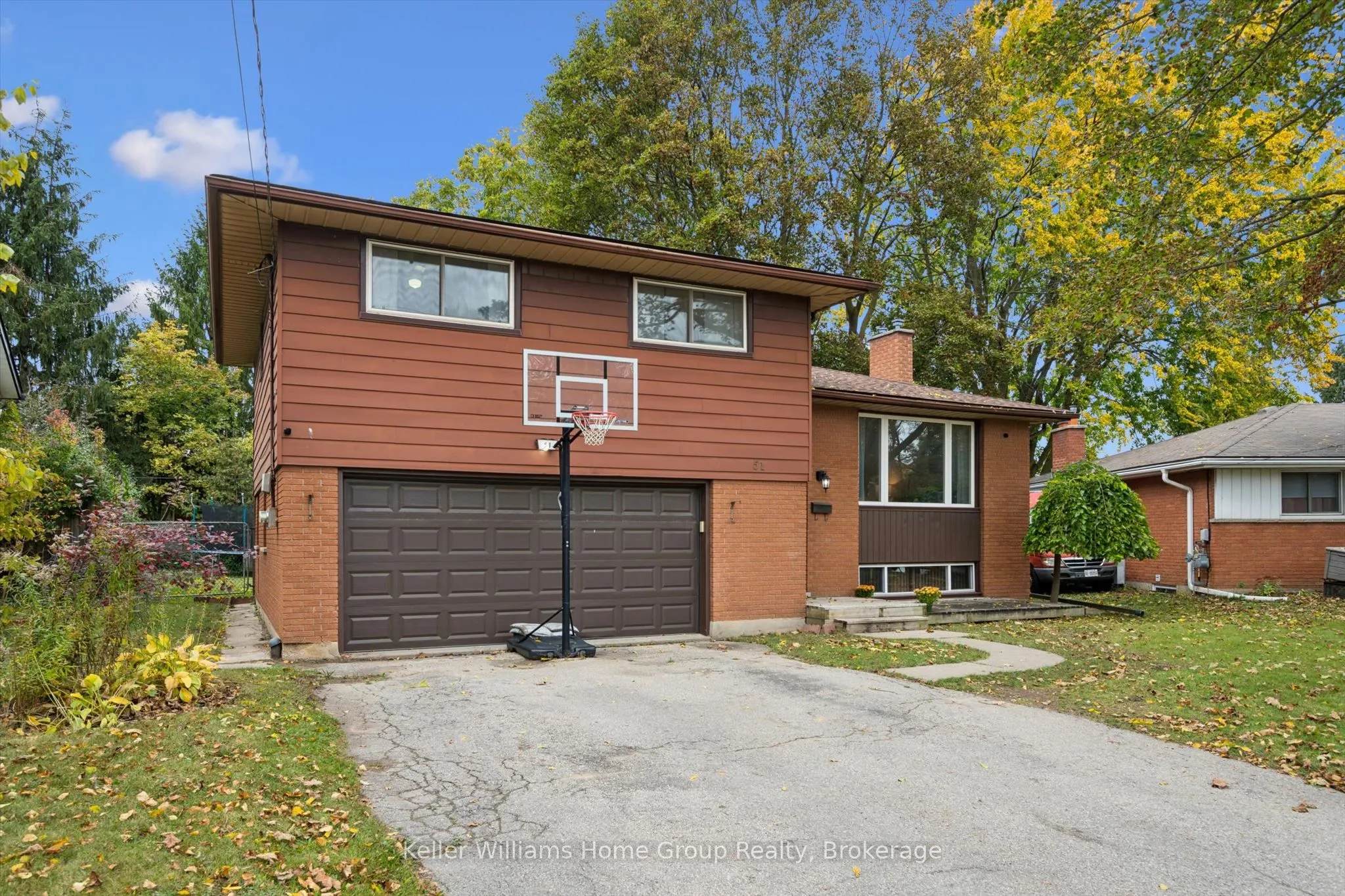 51 LONSDALE Drive