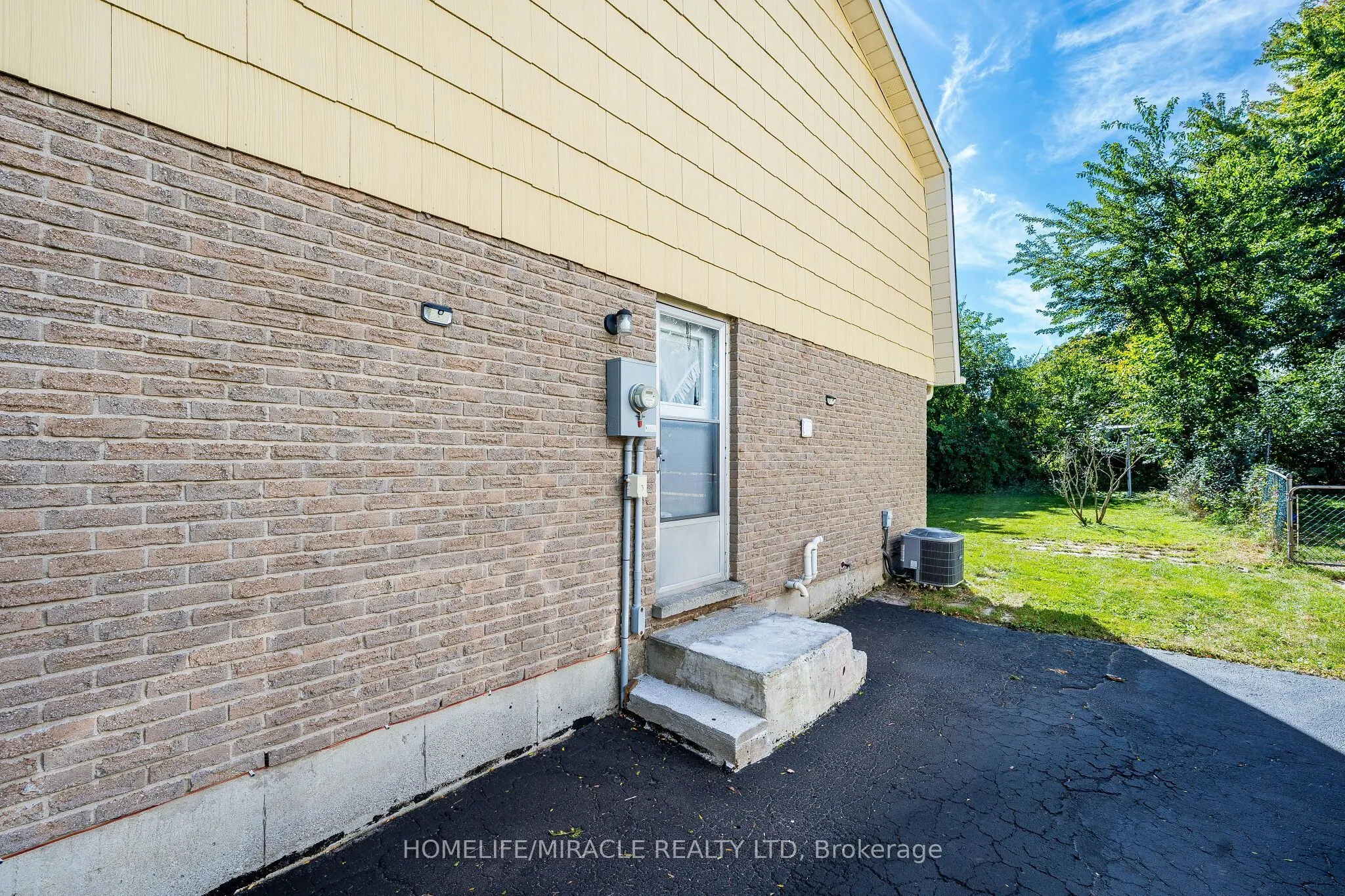 425 Dunvegan Drive #B
