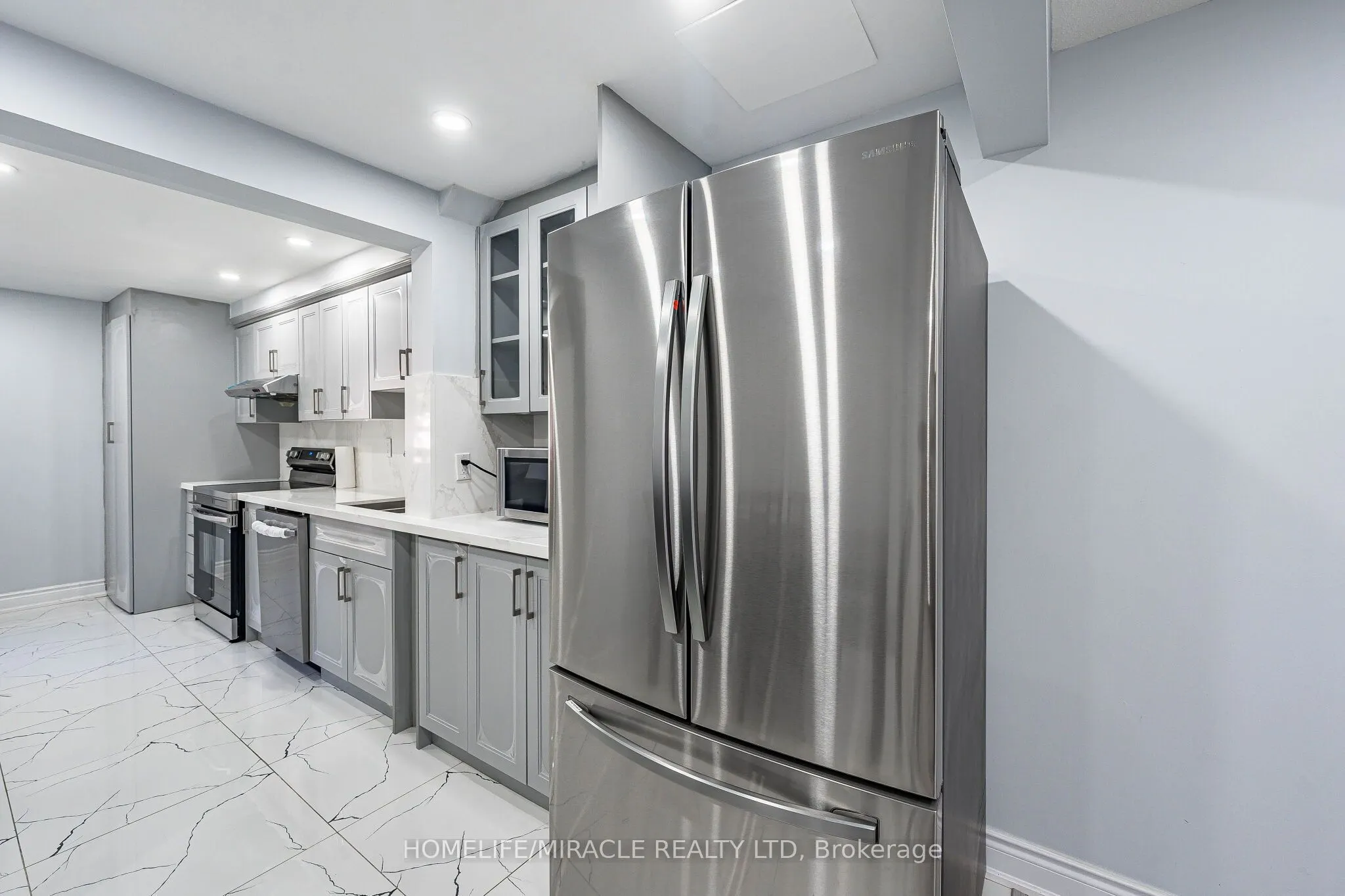425 Dunvegan Drive #B