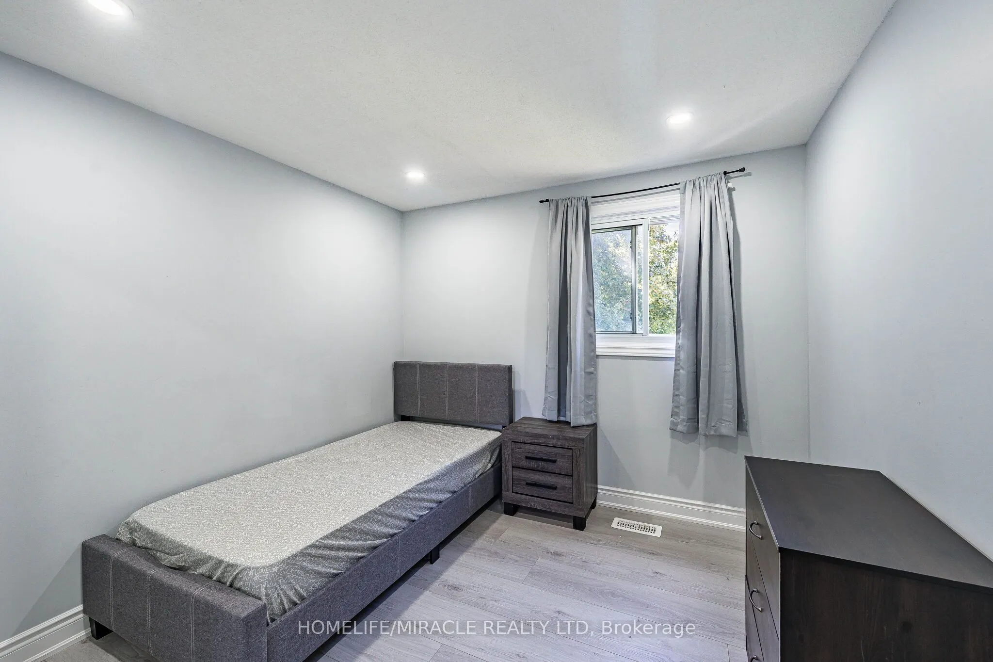 425 Dunvegan Drive #B
