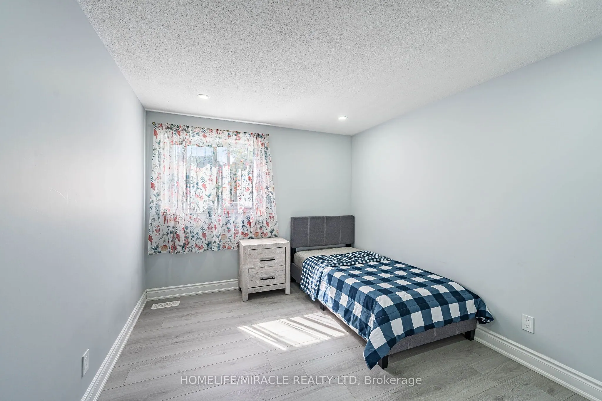 425 Dunvegan Drive #B