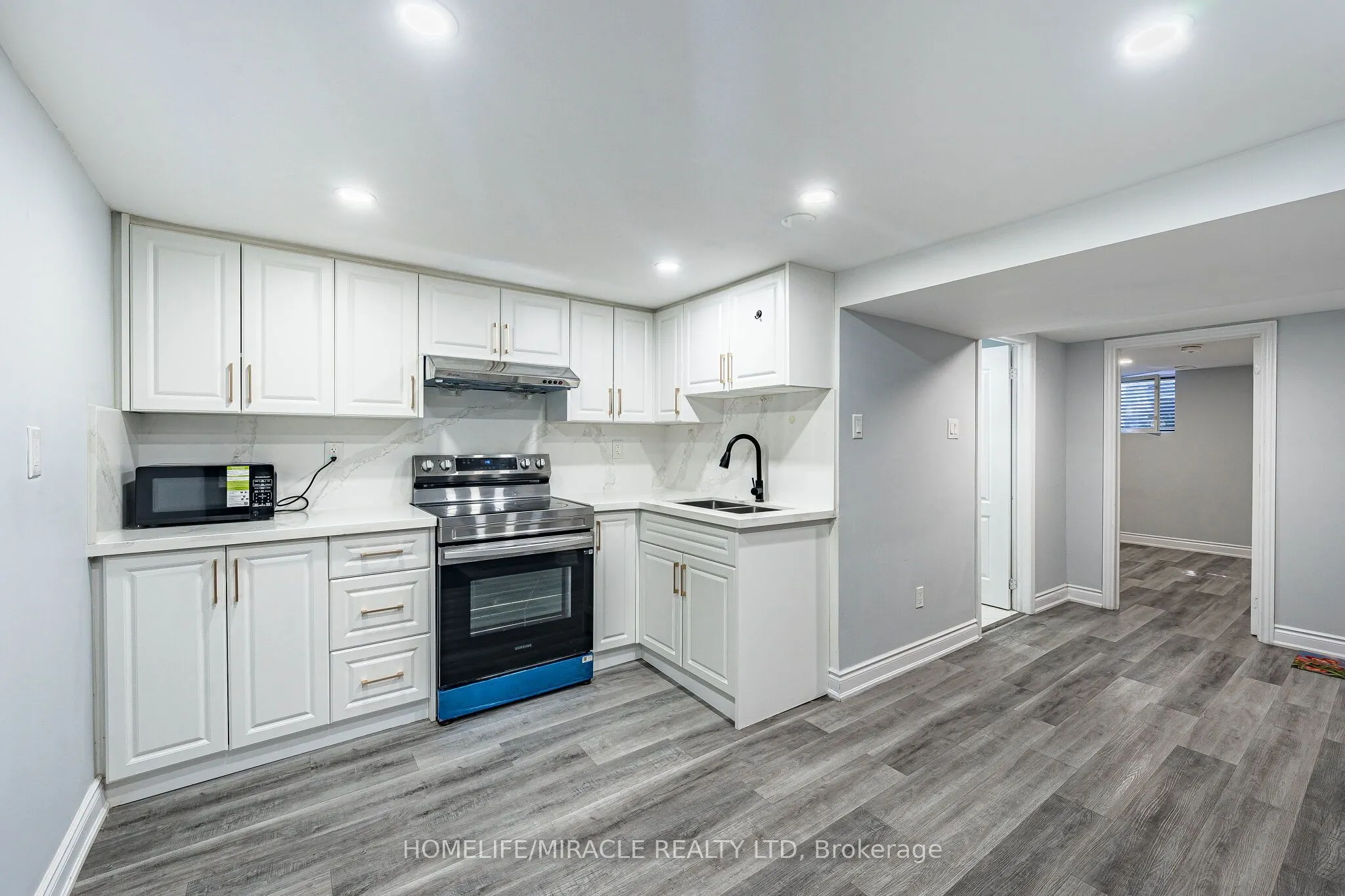 425 Dunvegan Drive #B