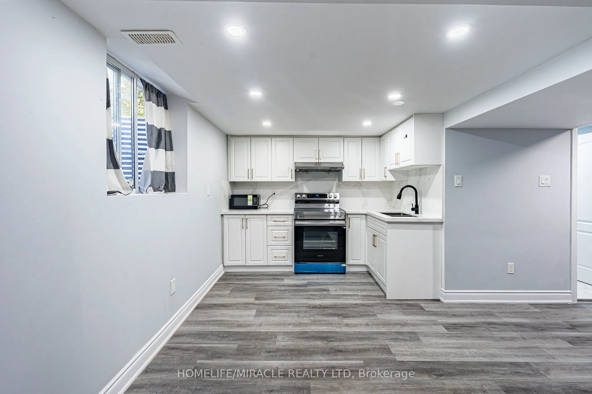 425 Dunvegan Drive #B