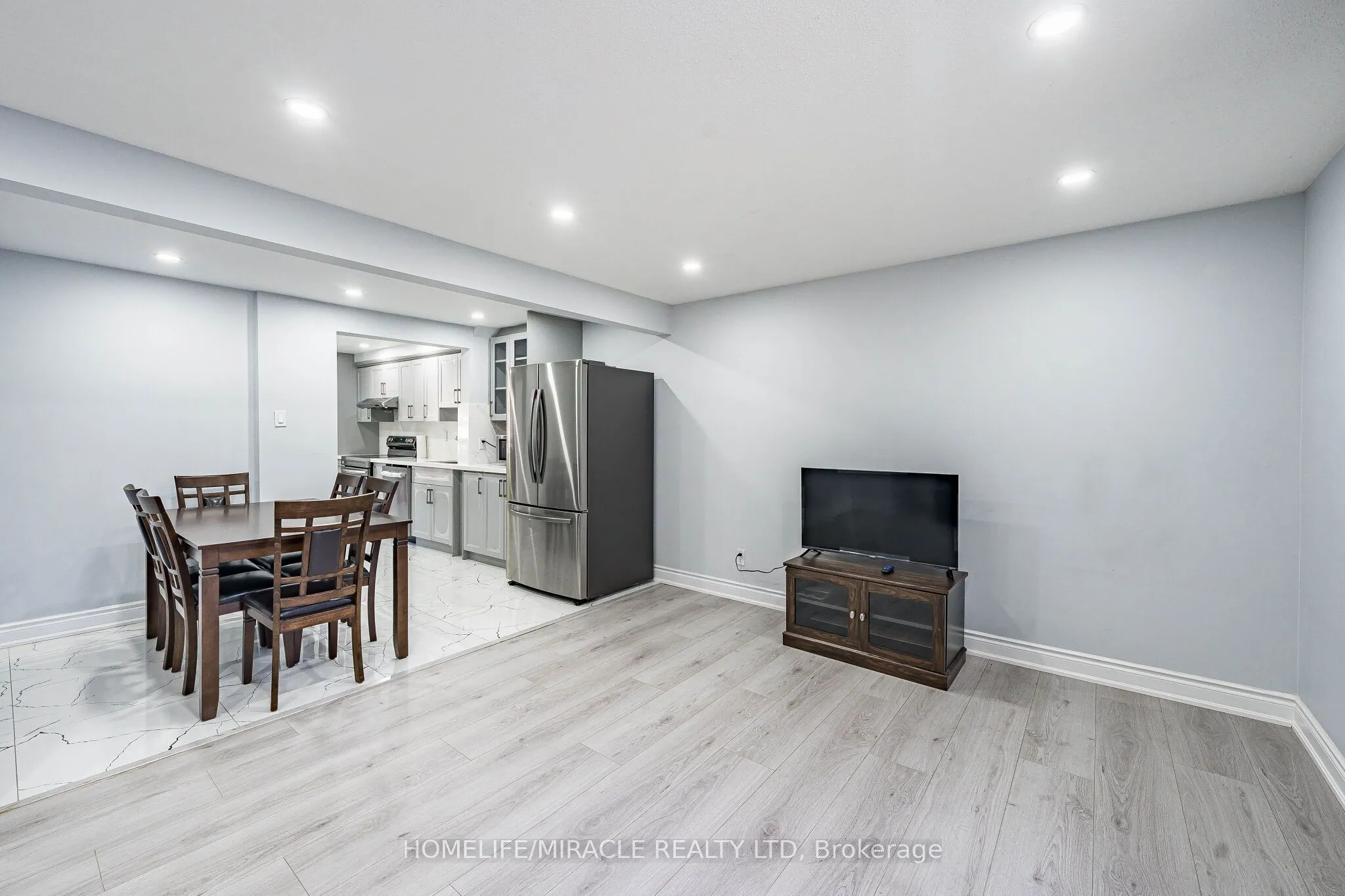 425 Dunvegan Drive #B