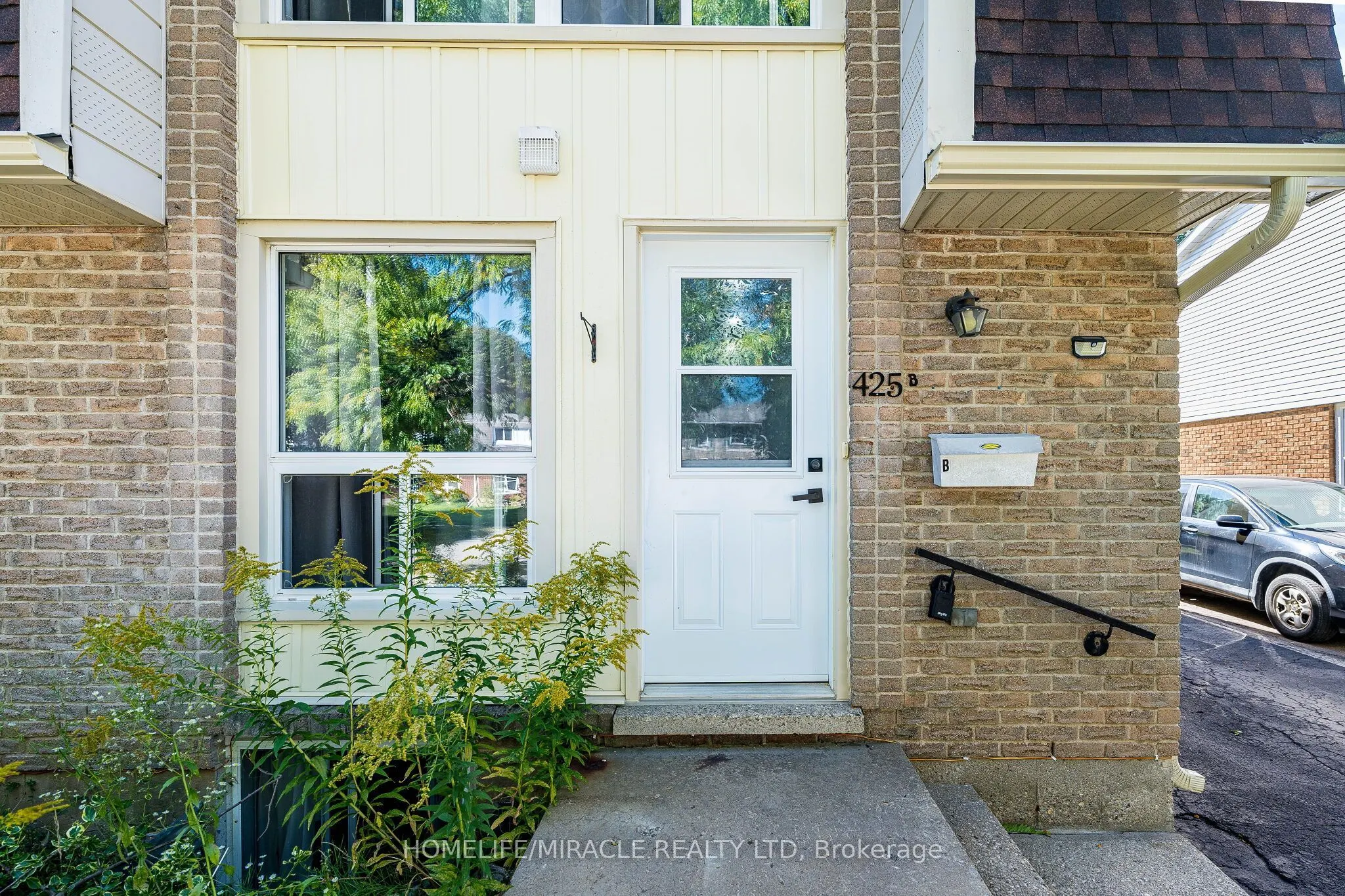 425 Dunvegan Drive #B