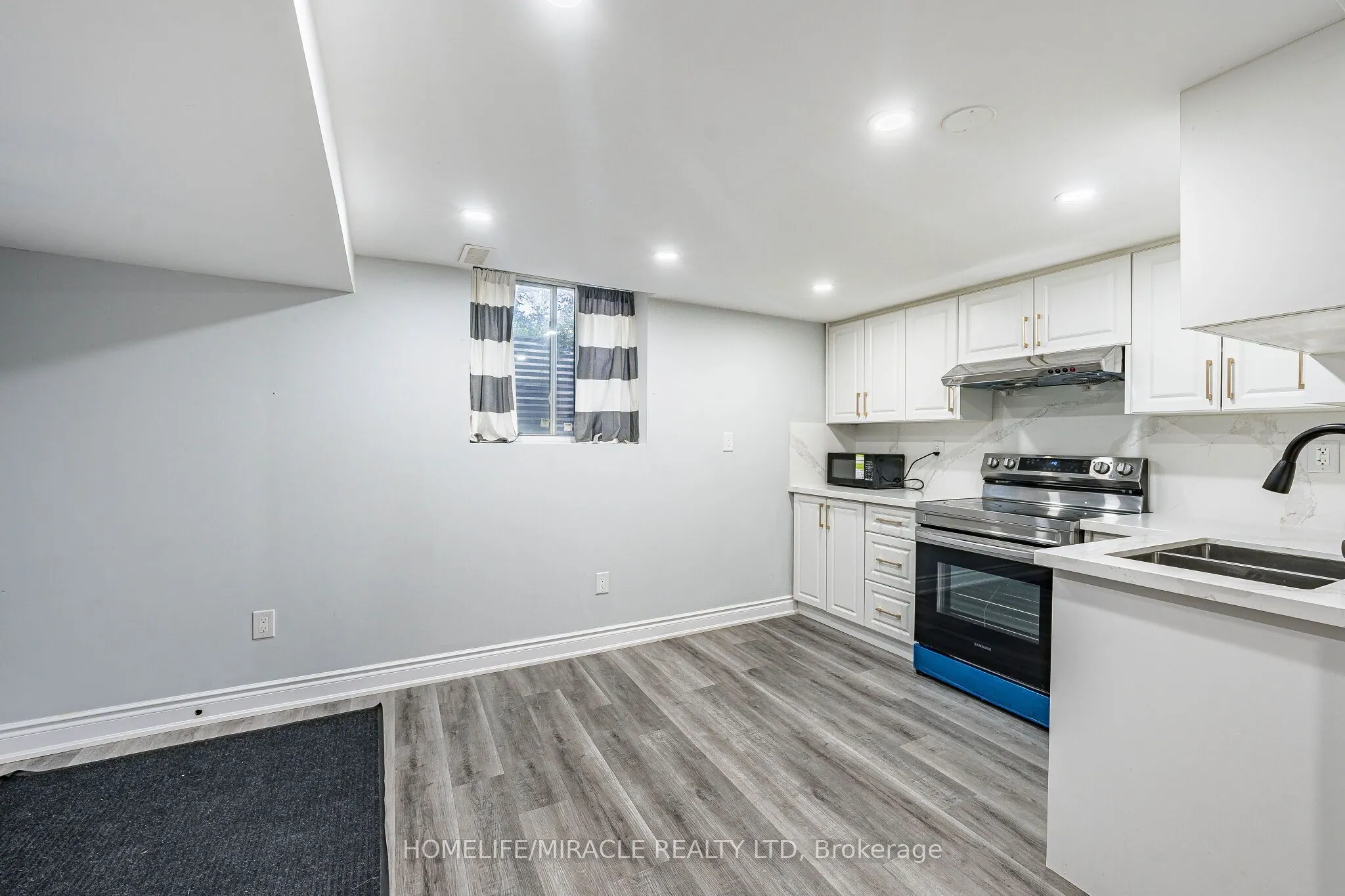 425 Dunvegan Drive #B