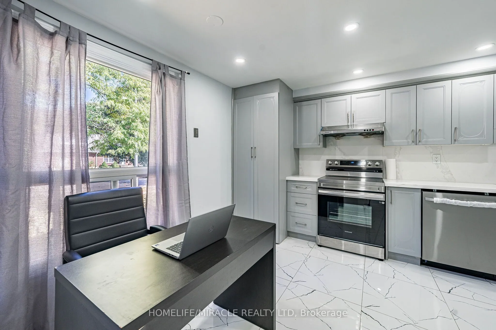 425 Dunvegan Drive #B