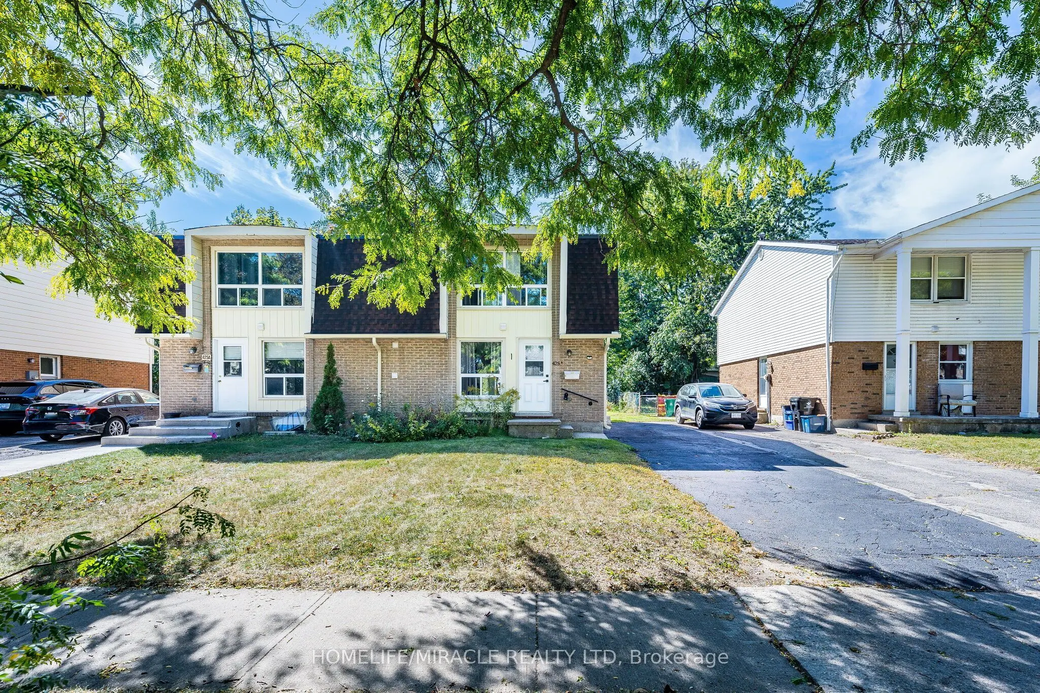 425 Dunvegan Drive #B