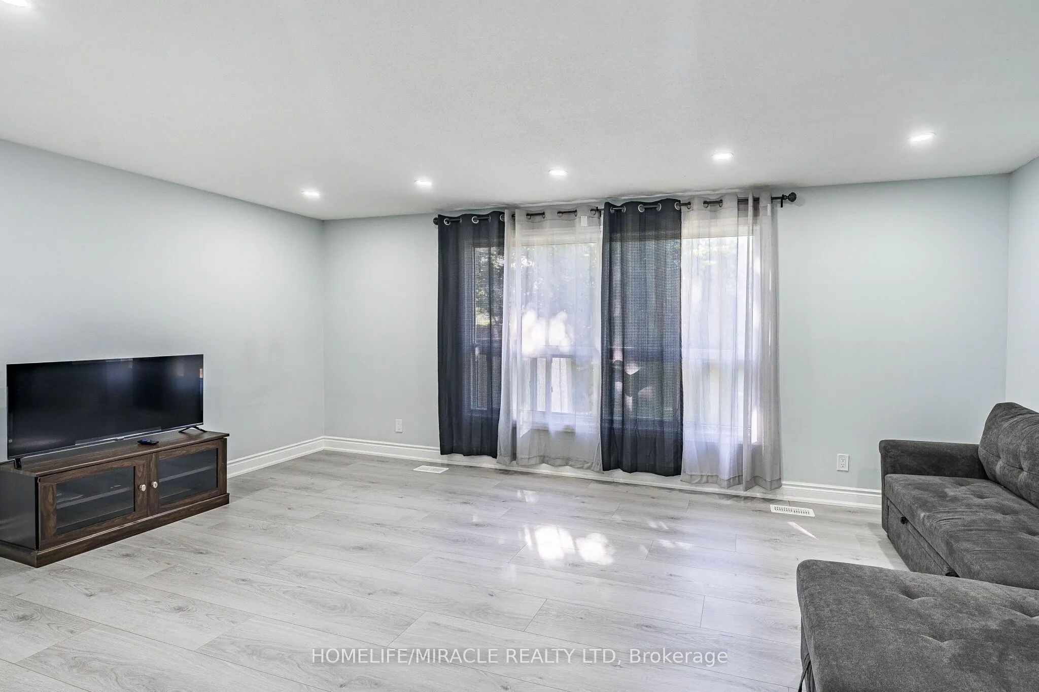 425 Dunvegan Drive #B