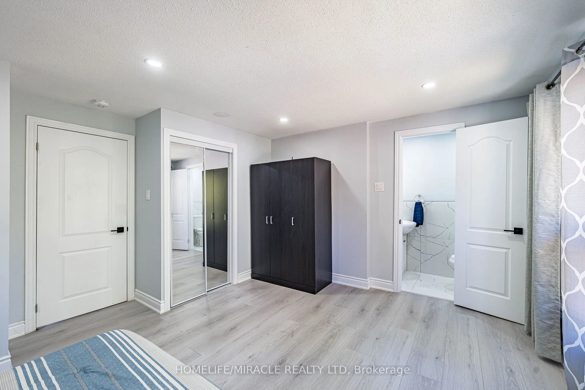 425 Dunvegan Drive #B