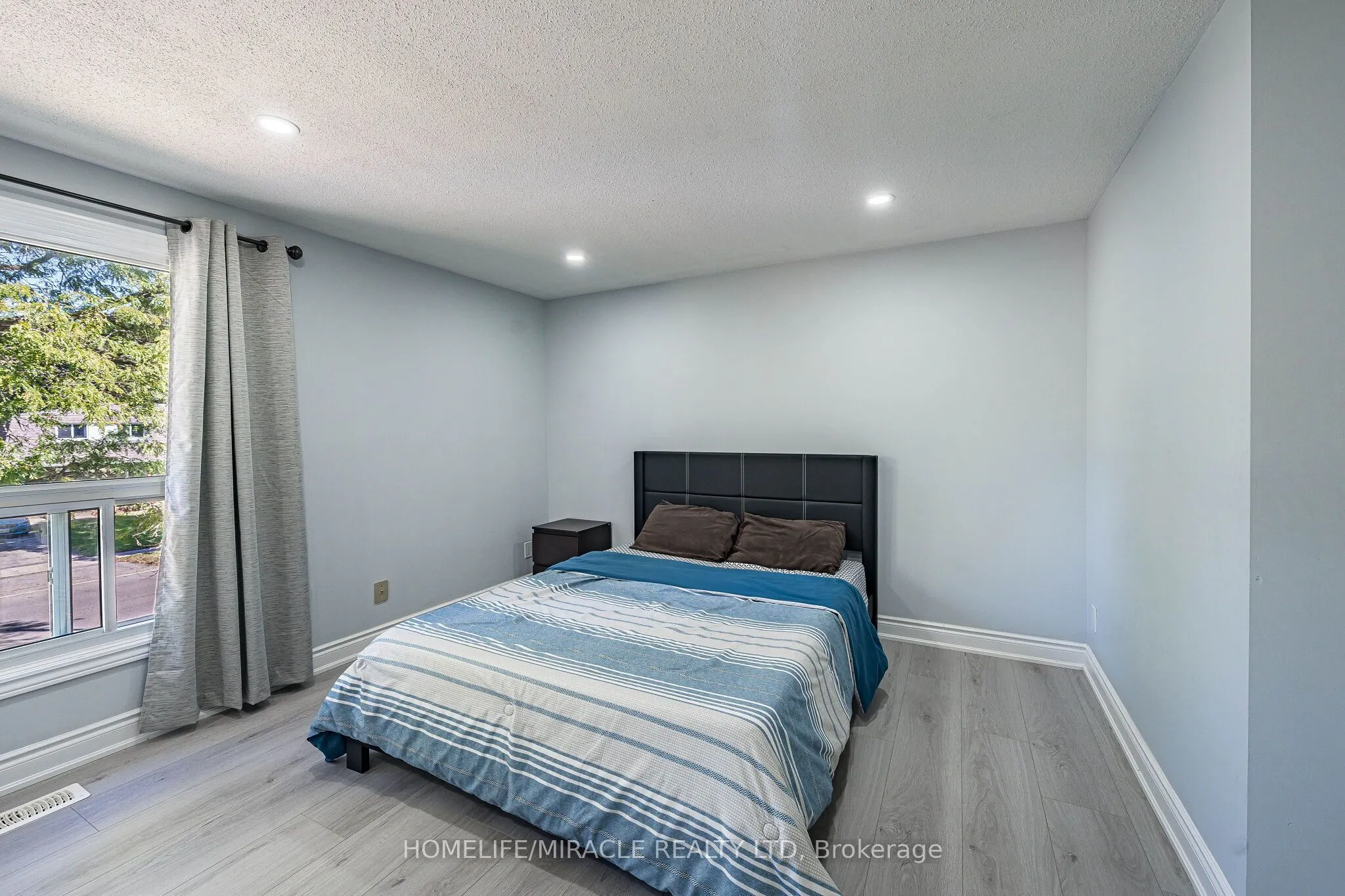 425 Dunvegan Drive #B