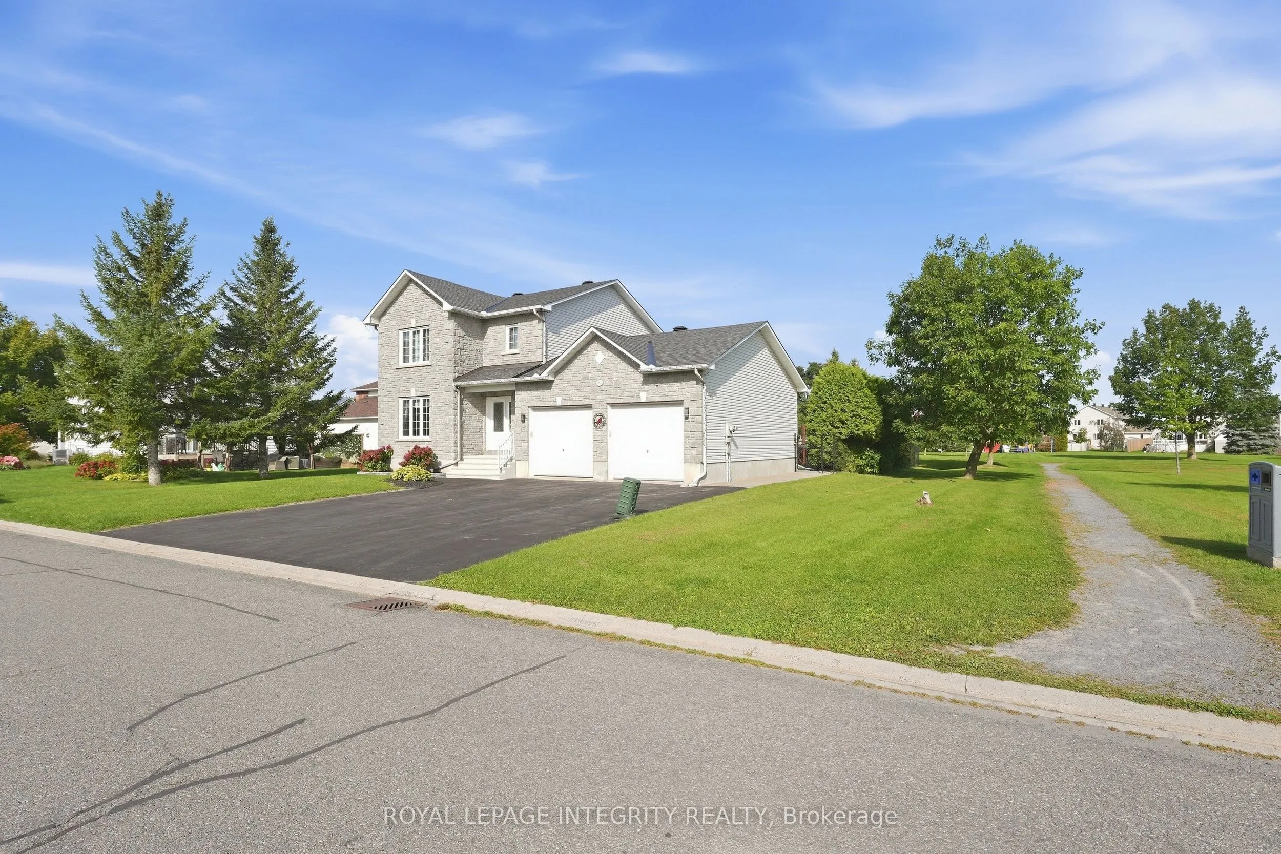 36 Frontenac Boulevard