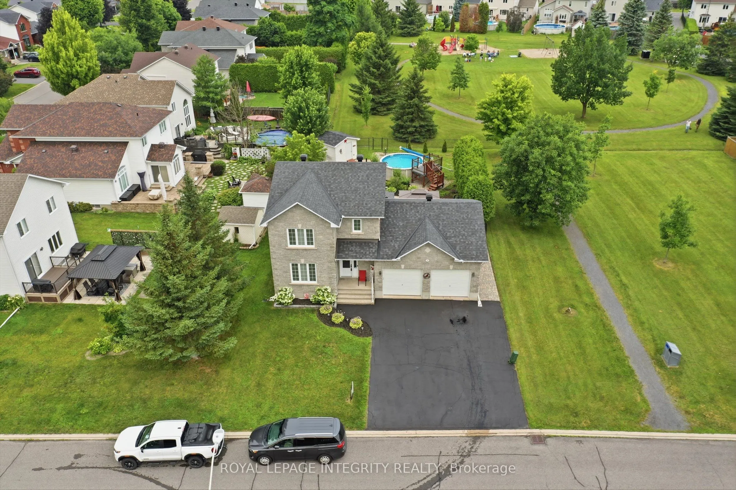 36 Frontenac Boulevard