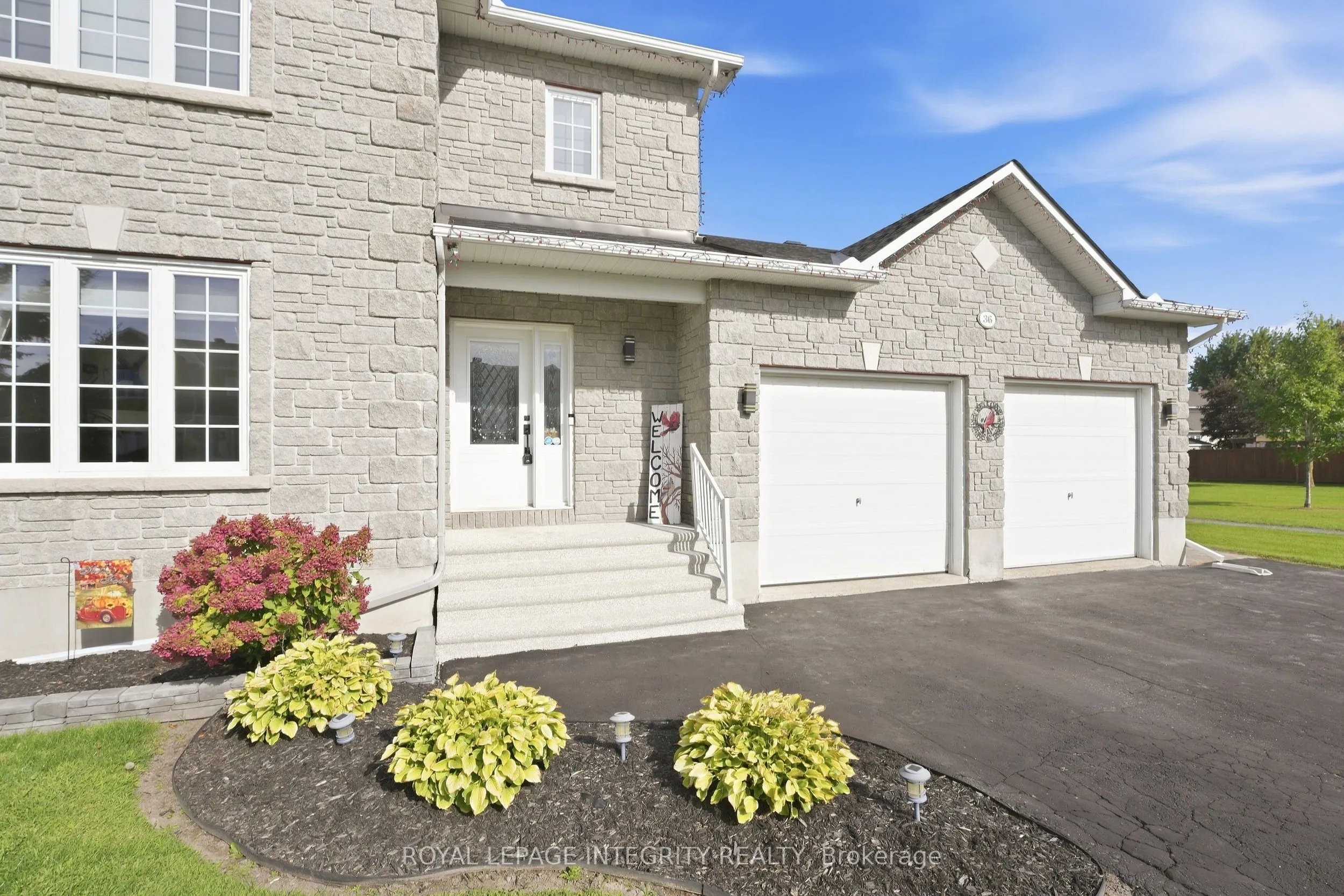 36 Frontenac Boulevard