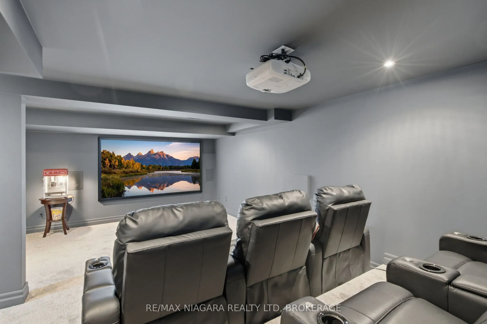 13 Royal Henley Boulevard