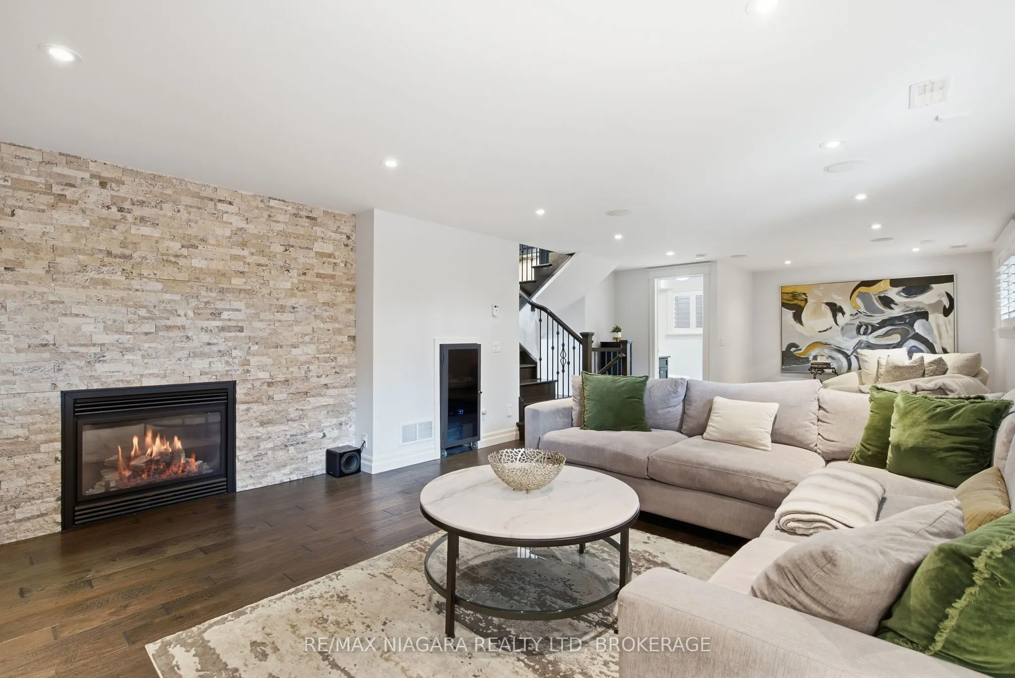 13 Royal Henley Boulevard