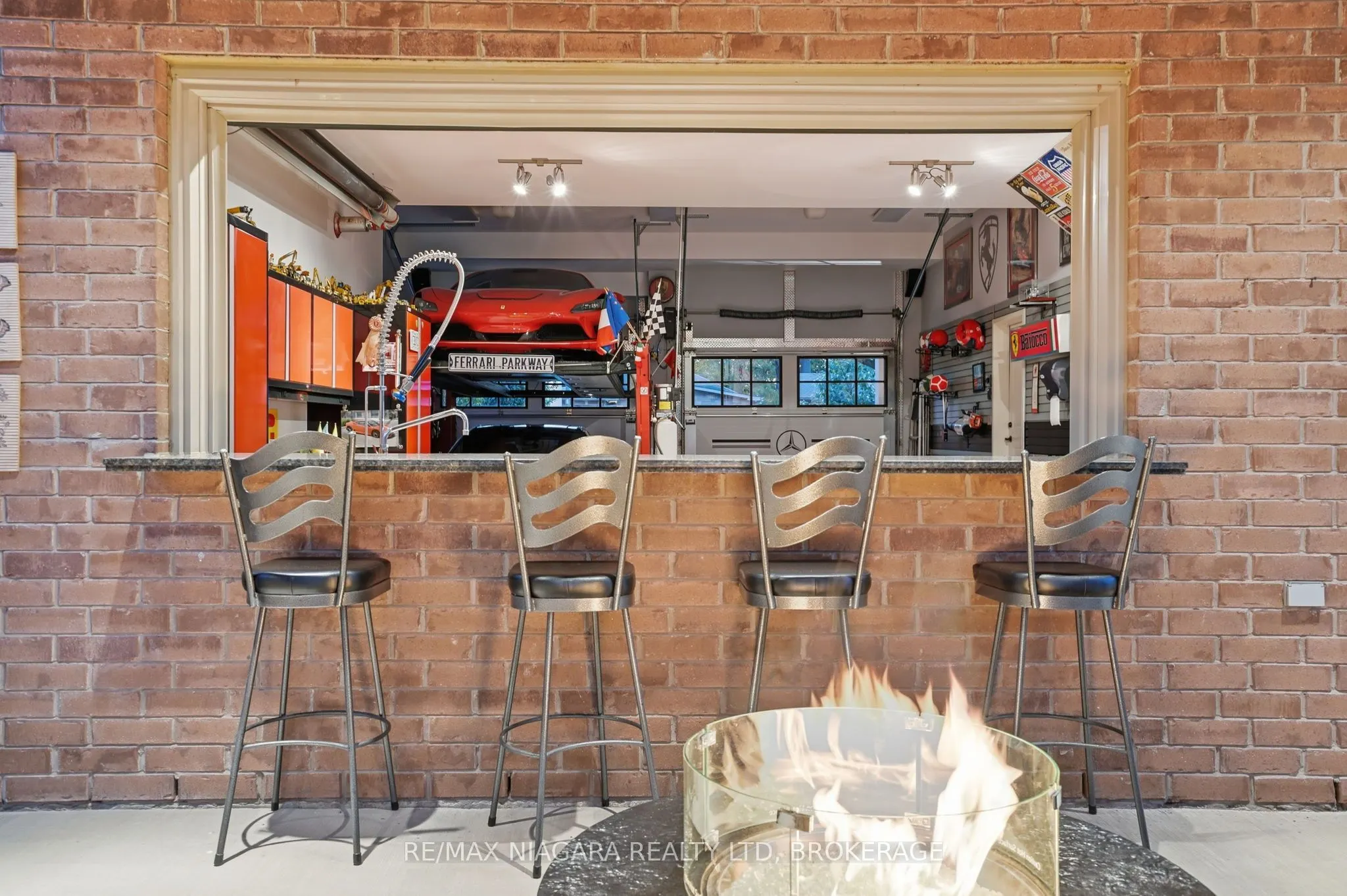 13 Royal Henley Boulevard