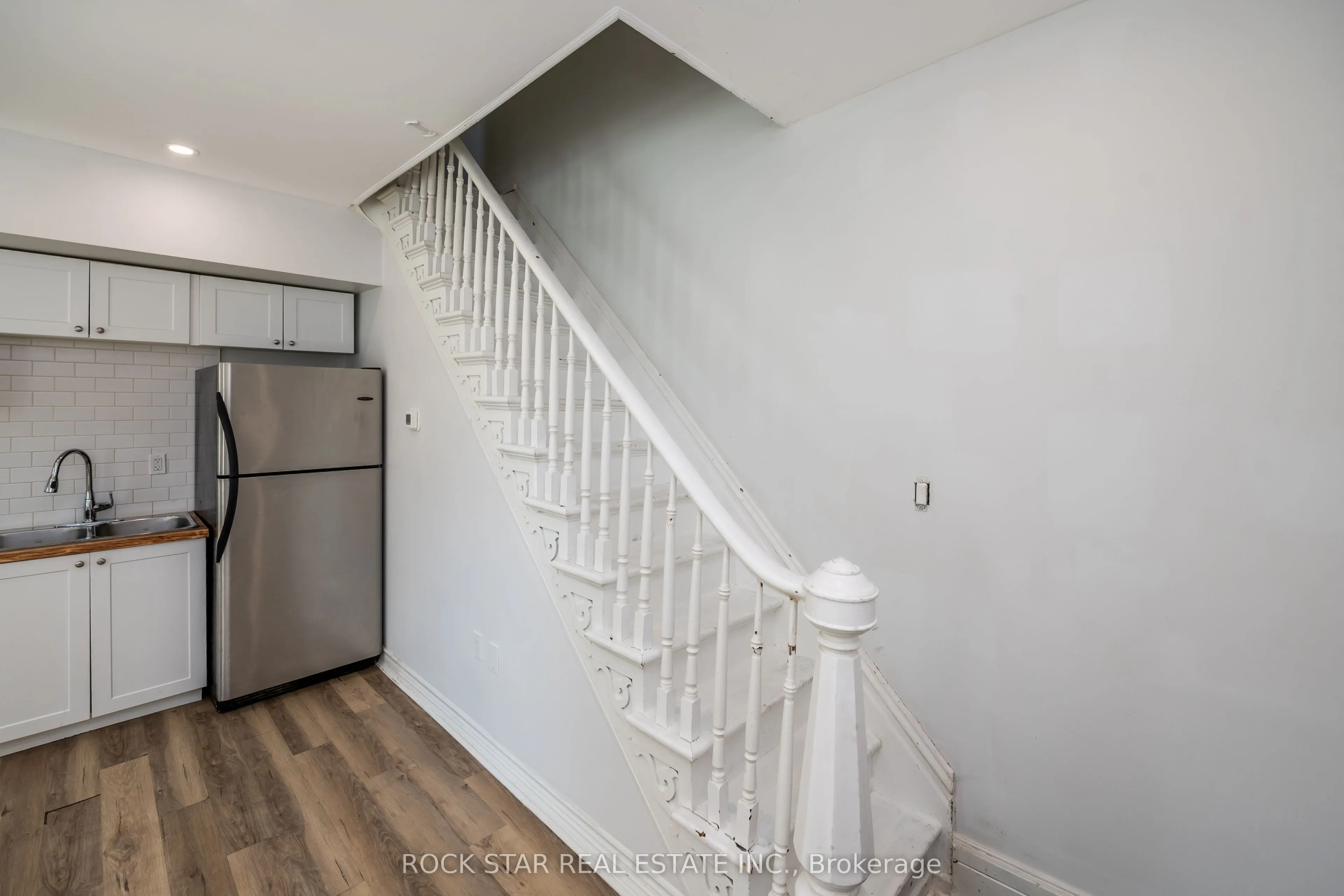 292 Fares Street