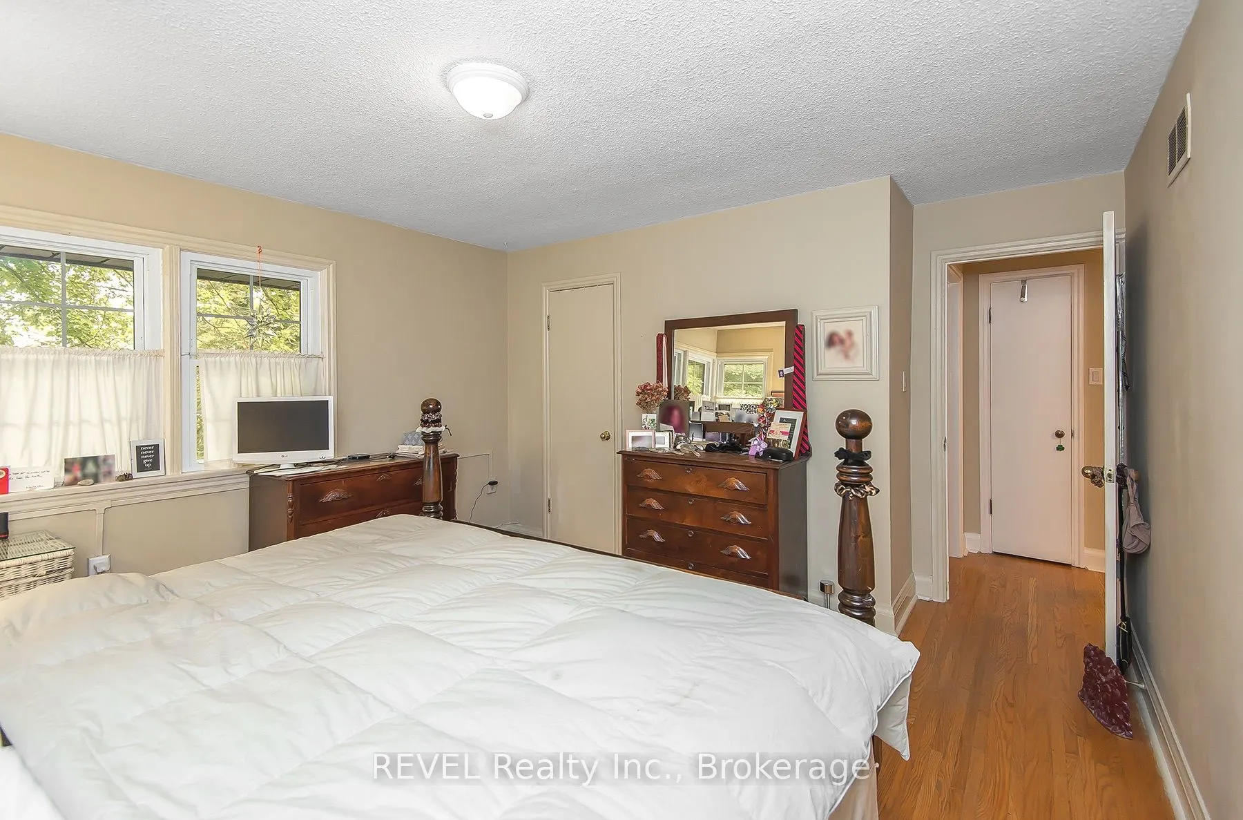 113 St. Paul Crescent