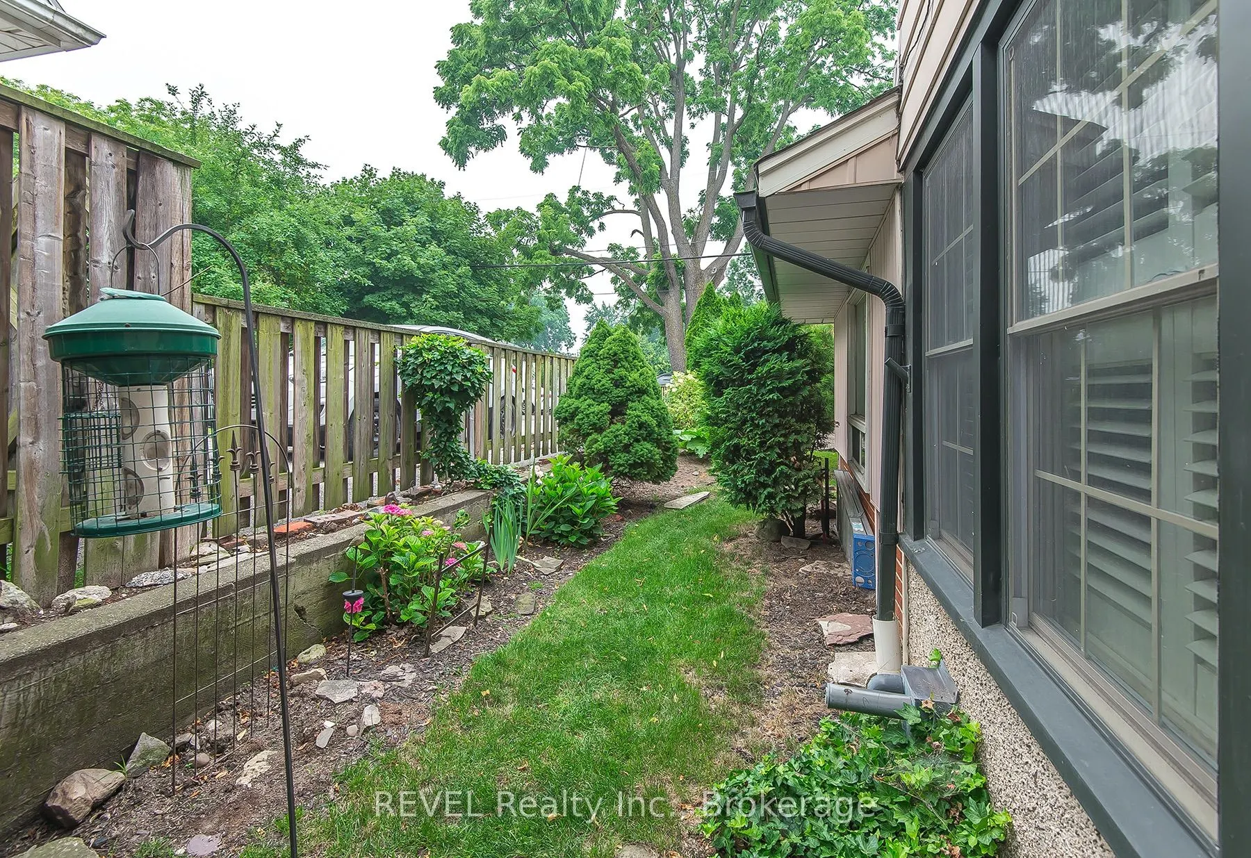 113 St. Paul Crescent