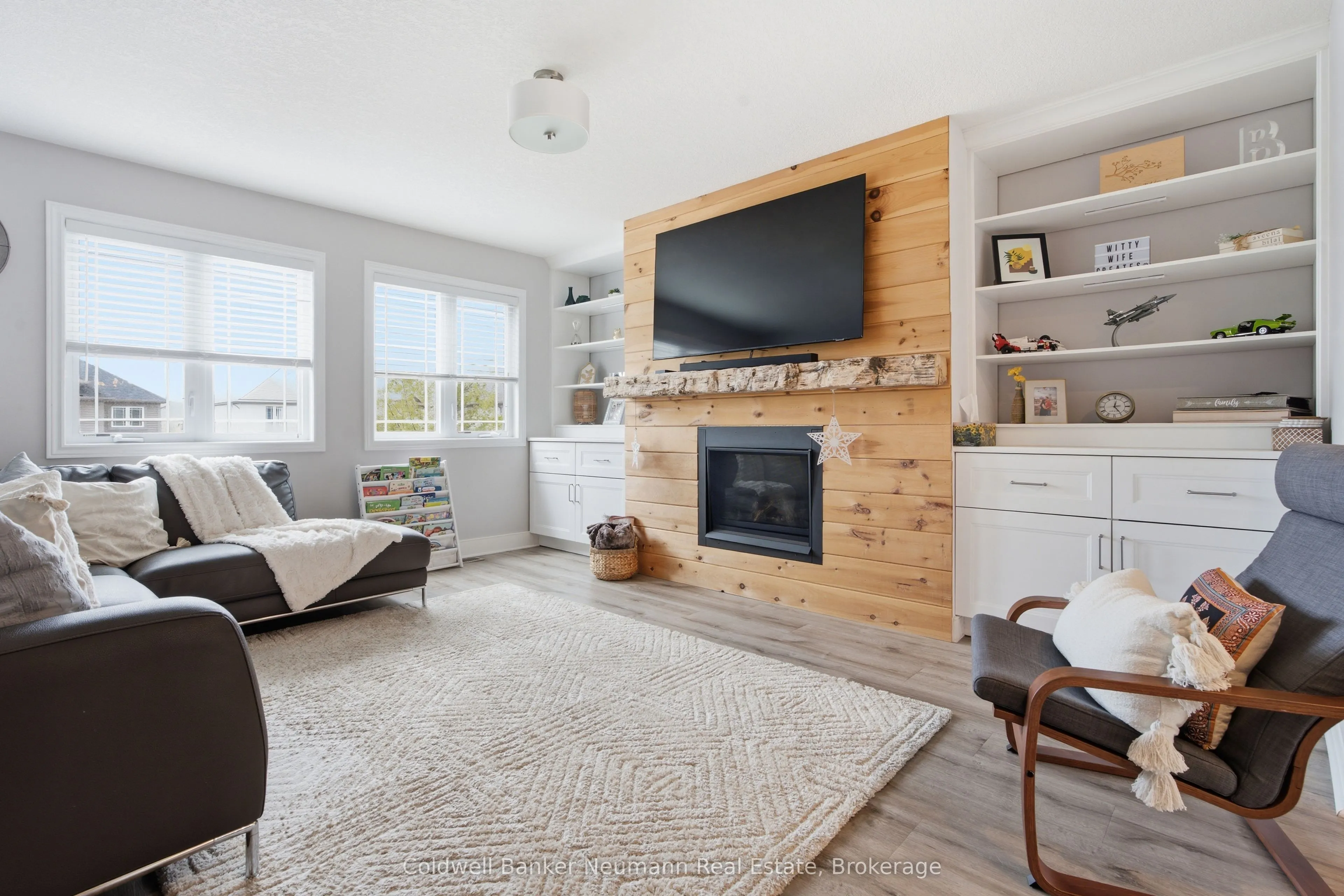 110 Oakes Crescent