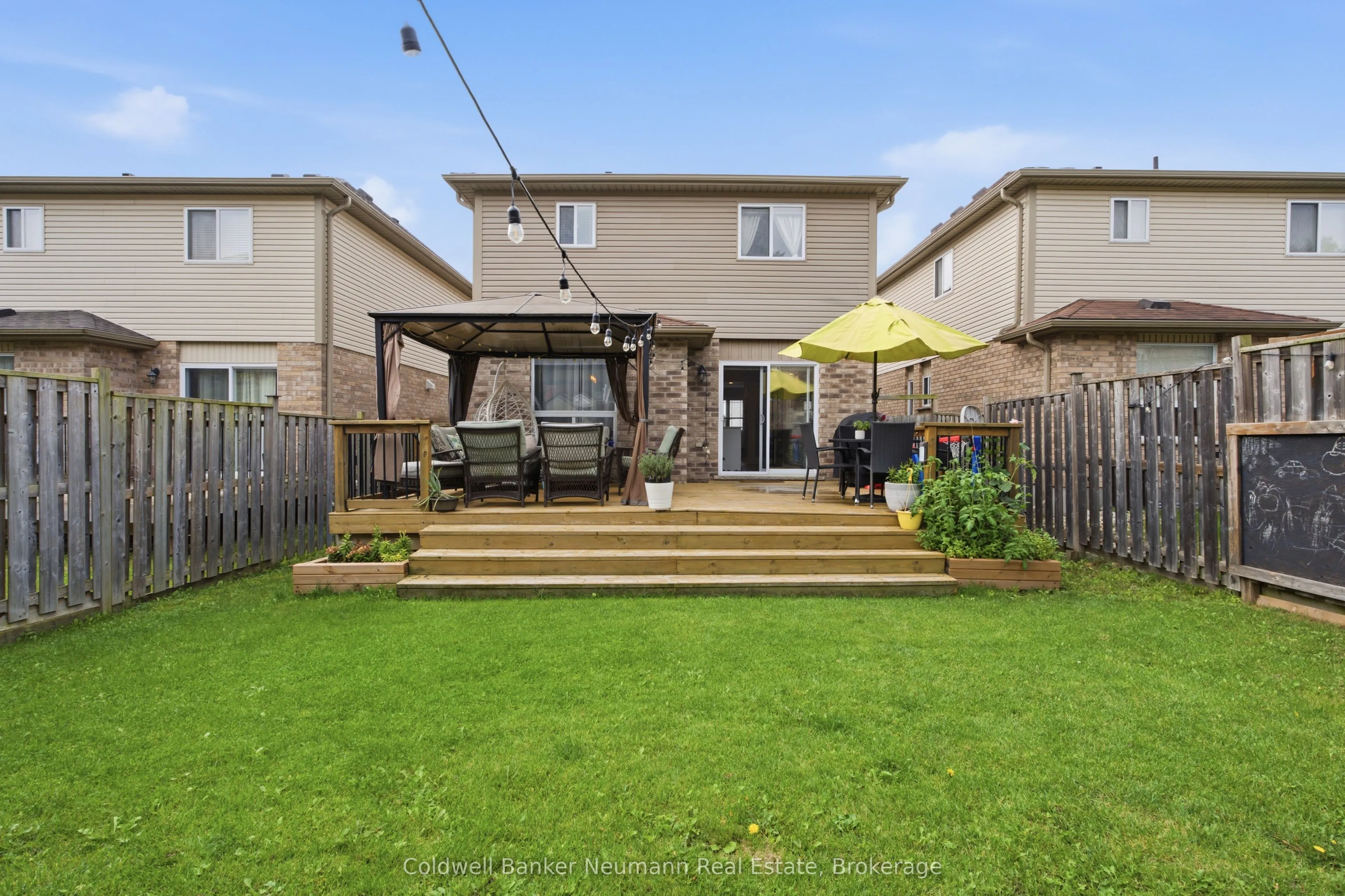 110 Oakes Crescent