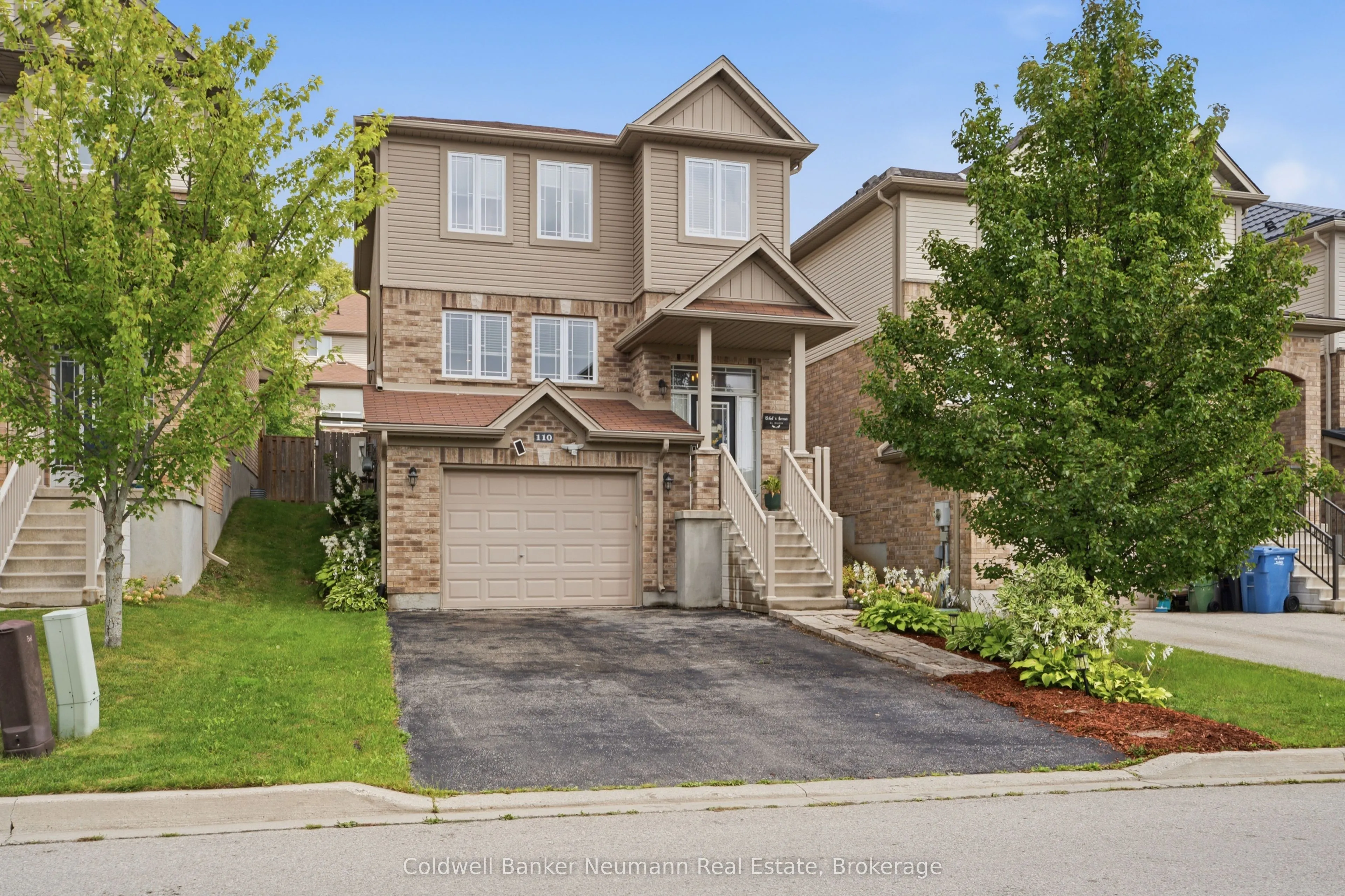 110 Oakes Crescent