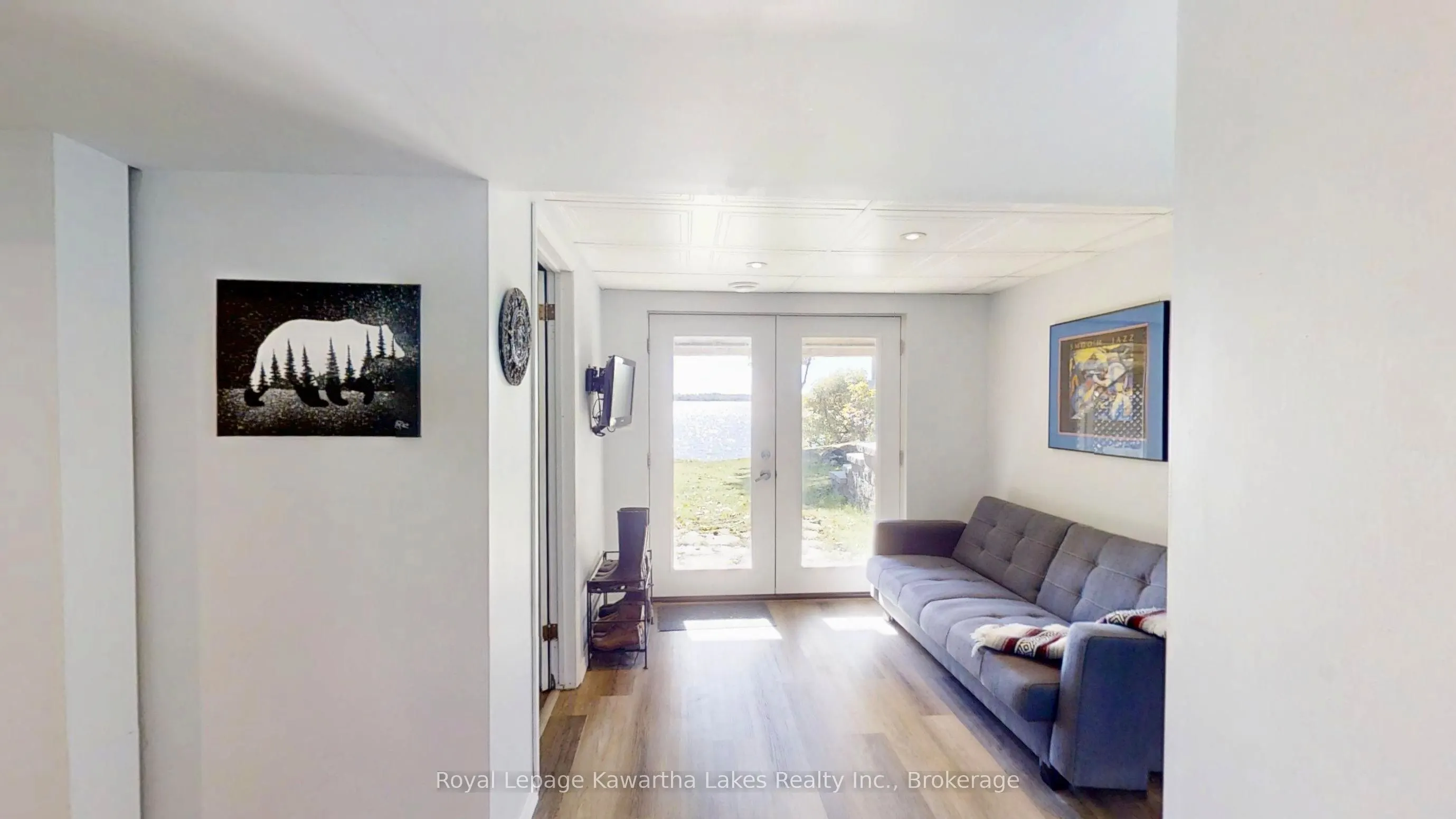 18 Lakeview Boulevard