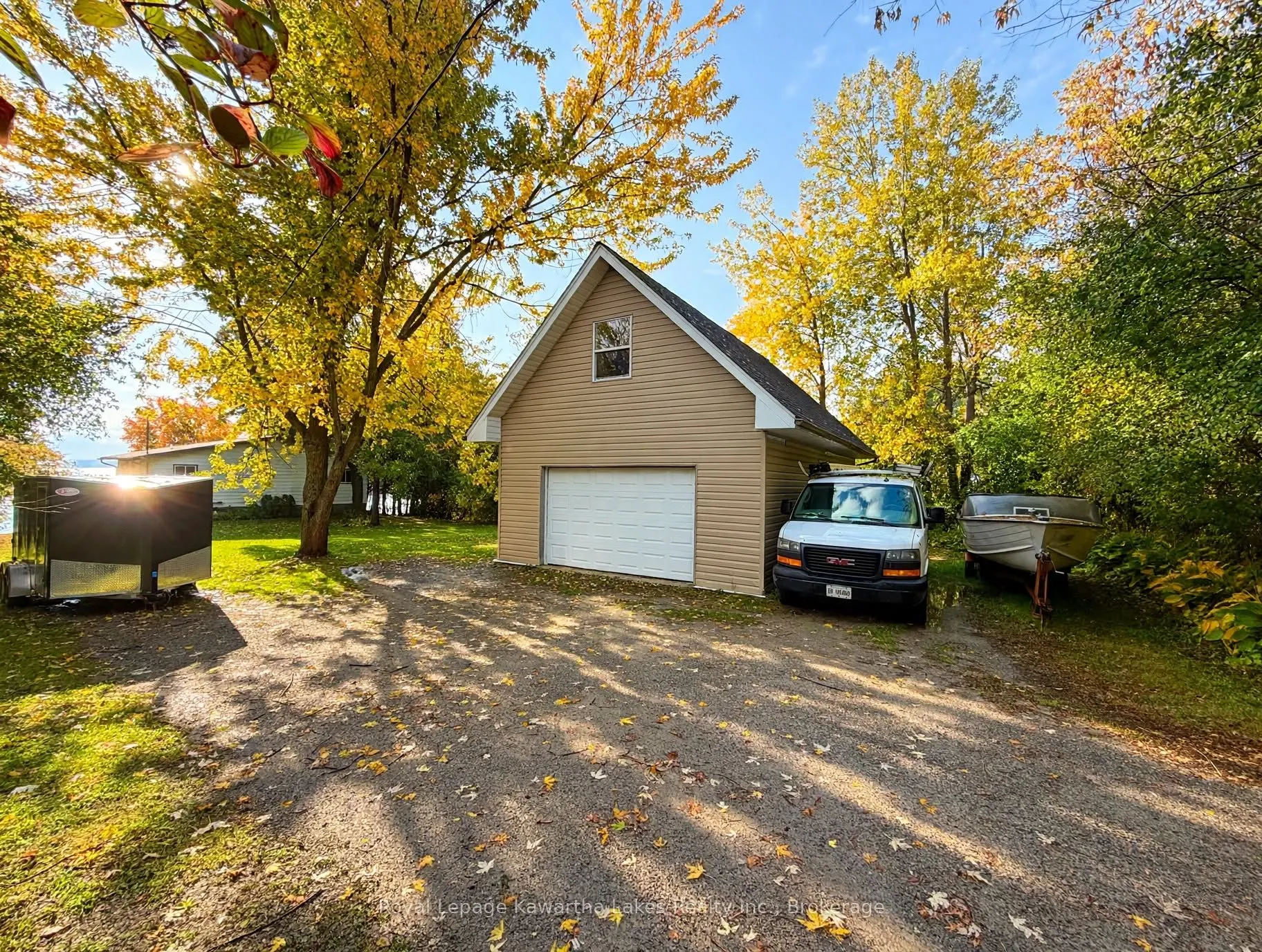 18 Lakeview Boulevard