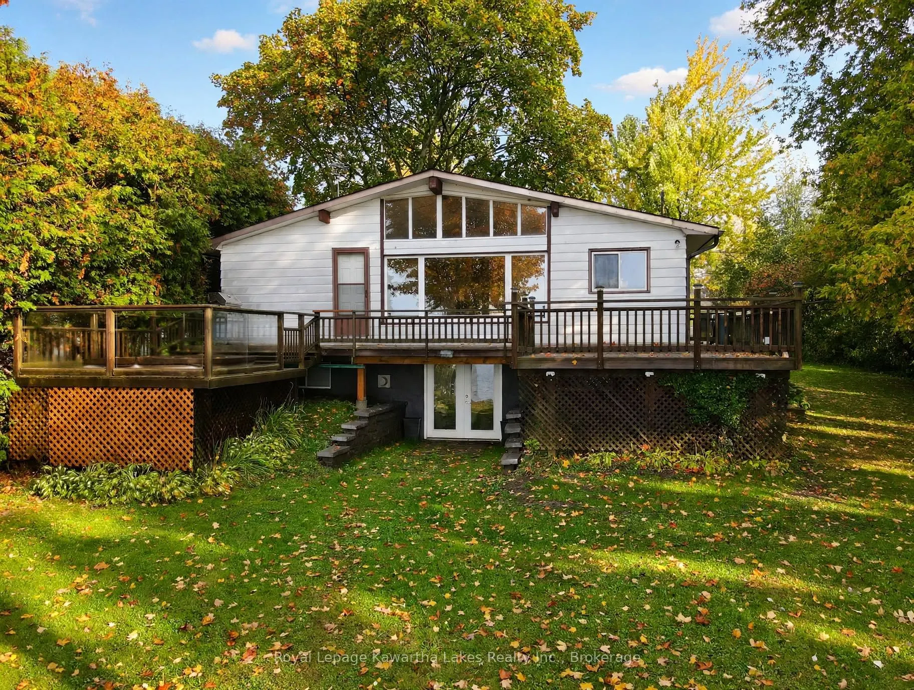 18 Lakeview Boulevard
