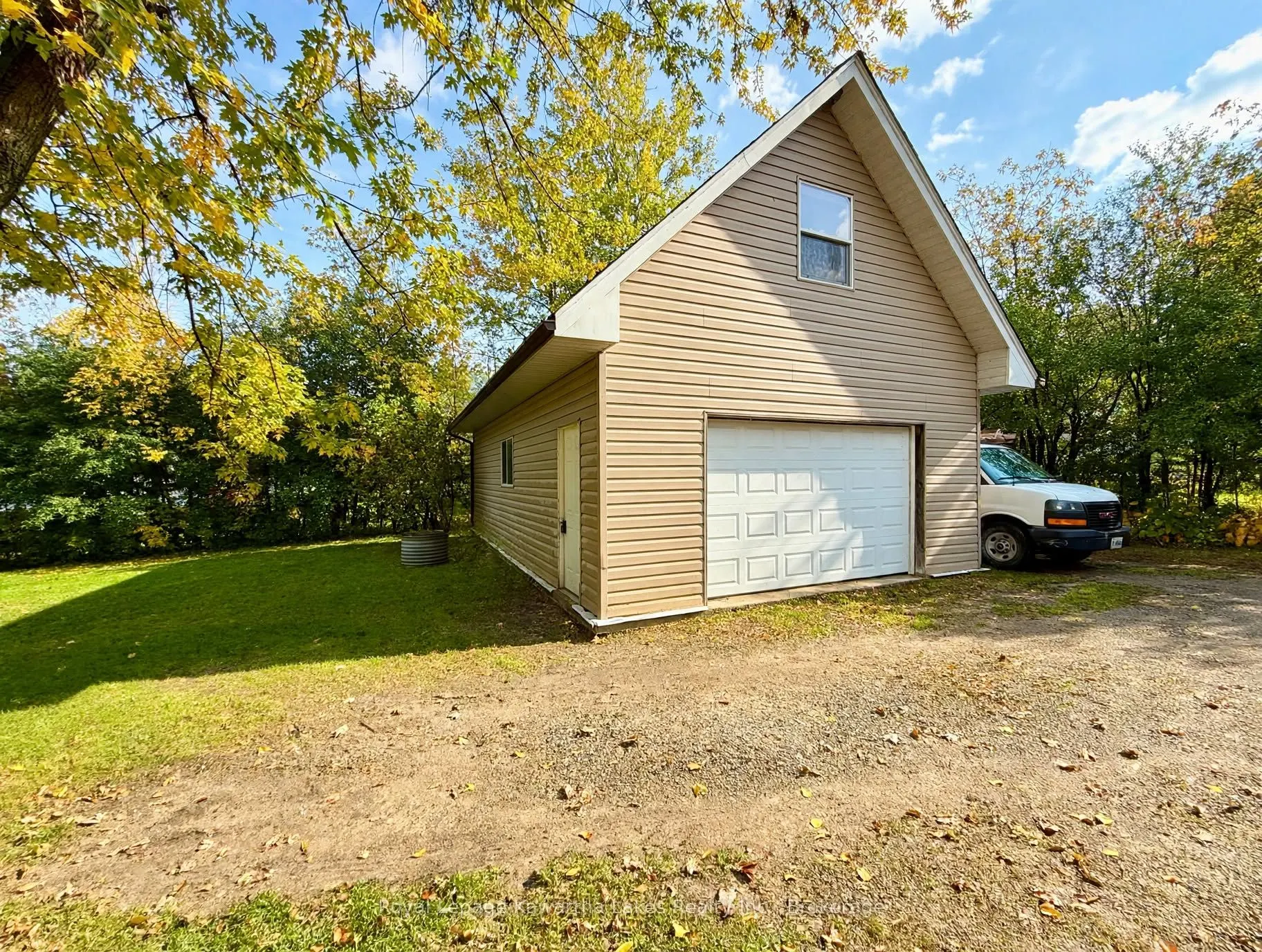 18 Lakeview Boulevard