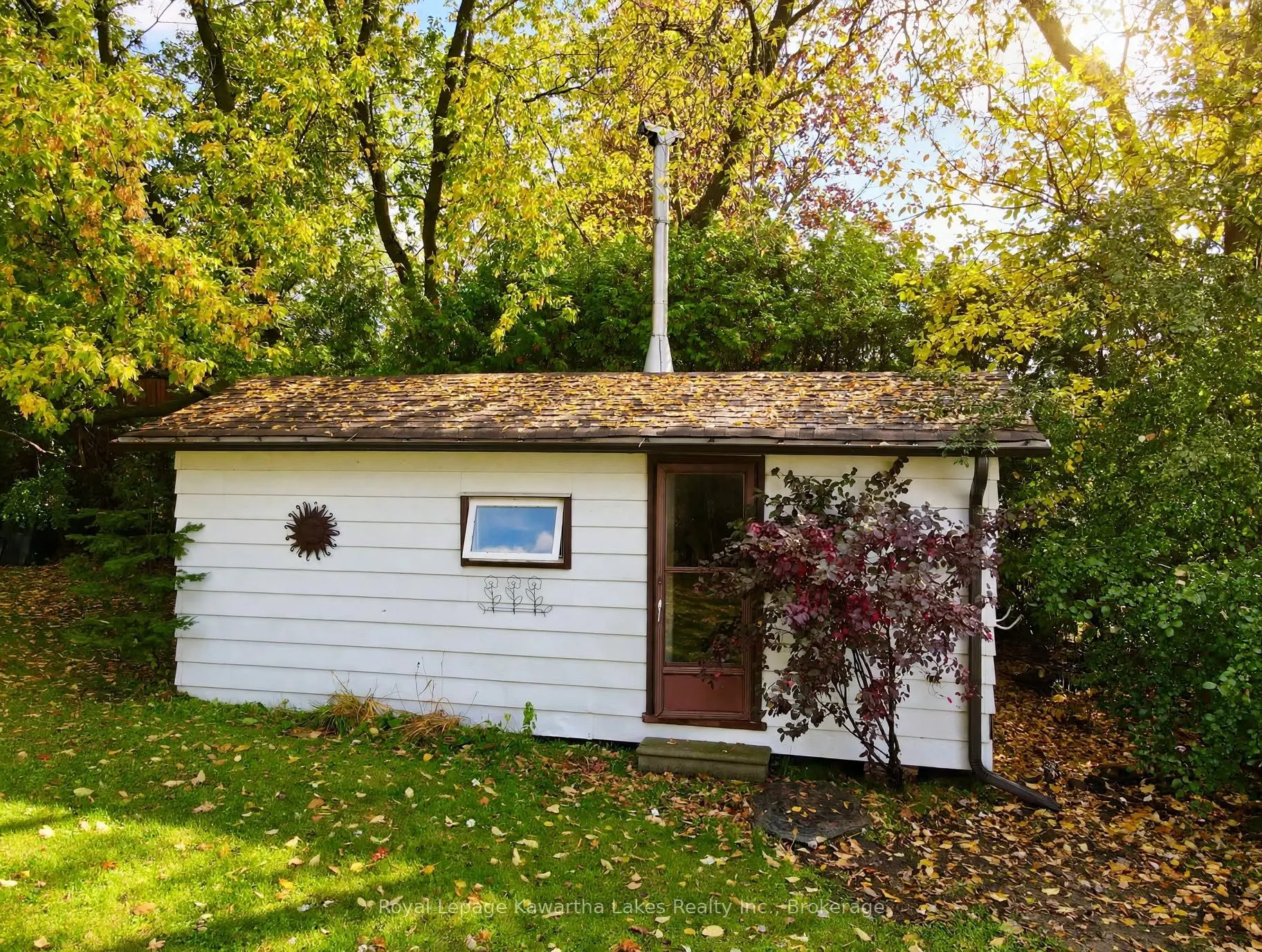 18 Lakeview Boulevard