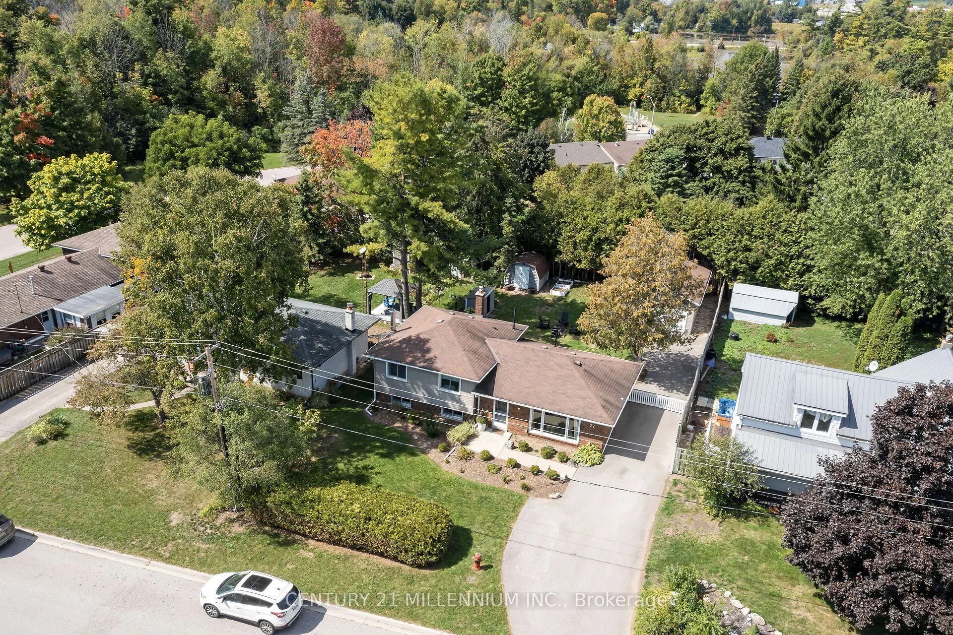 27 Dundas Street W