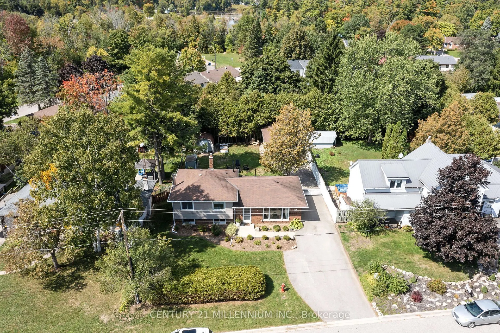 27 Dundas Street W