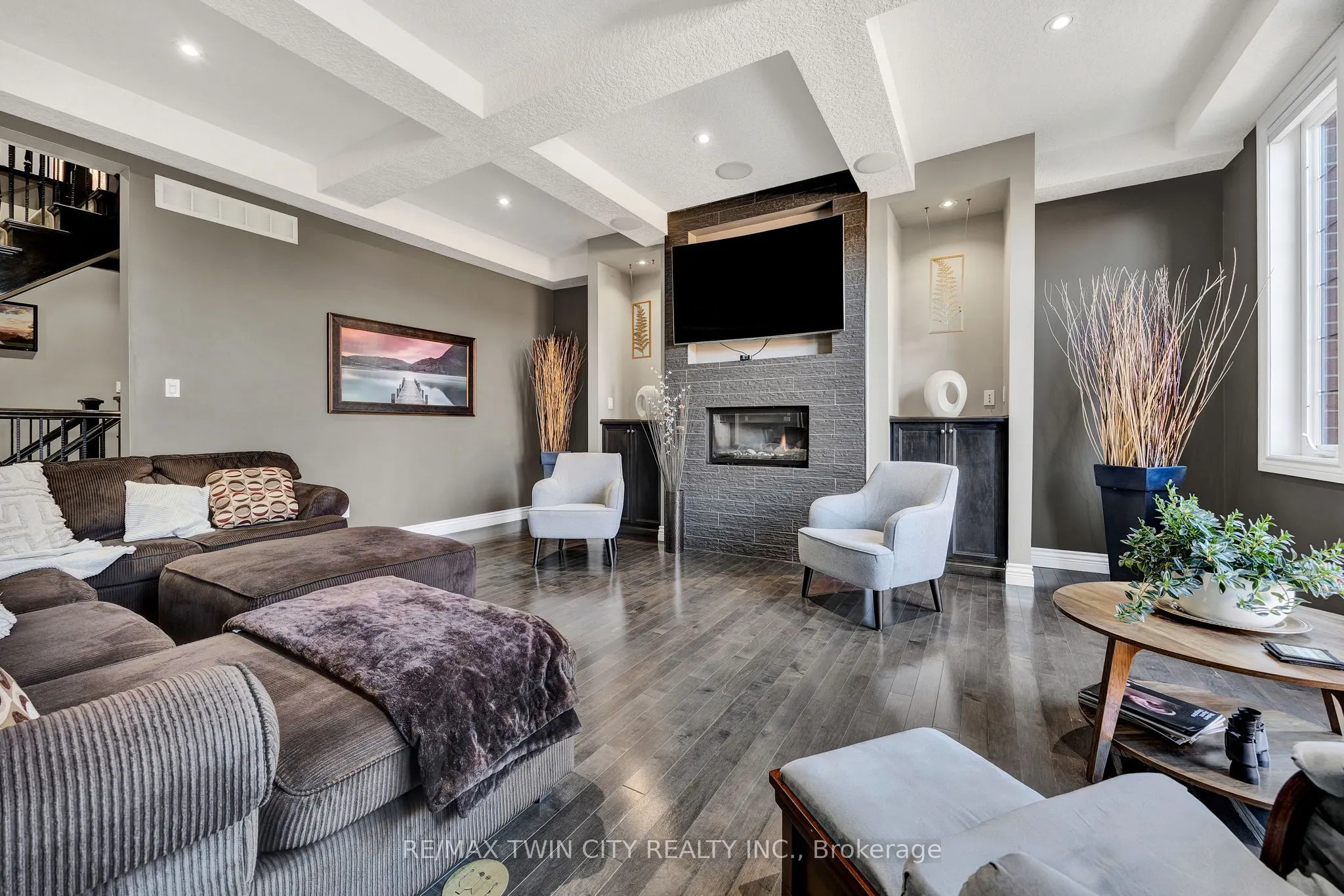 315 RIDEAU RIVER Place