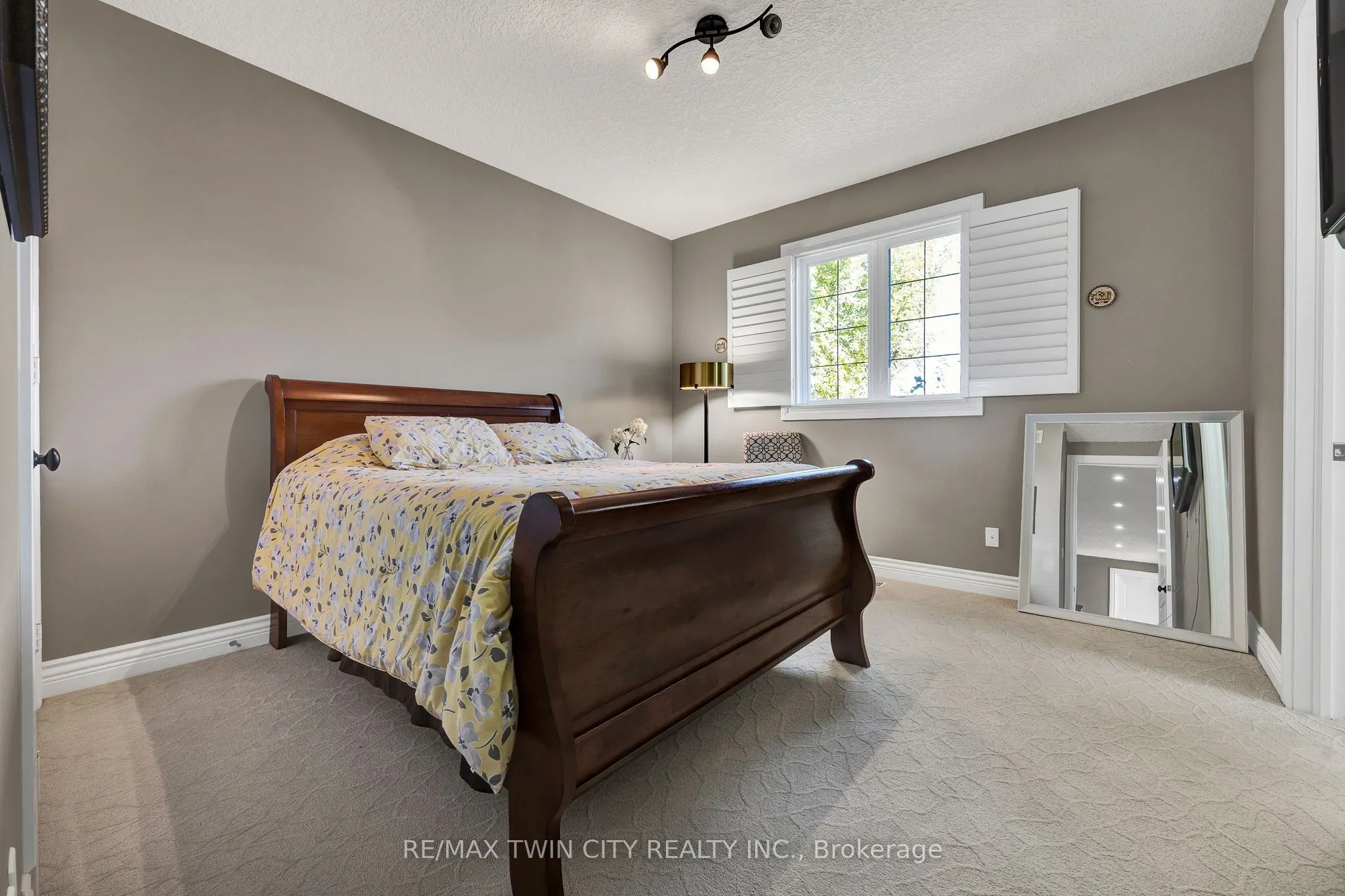 315 RIDEAU RIVER Place