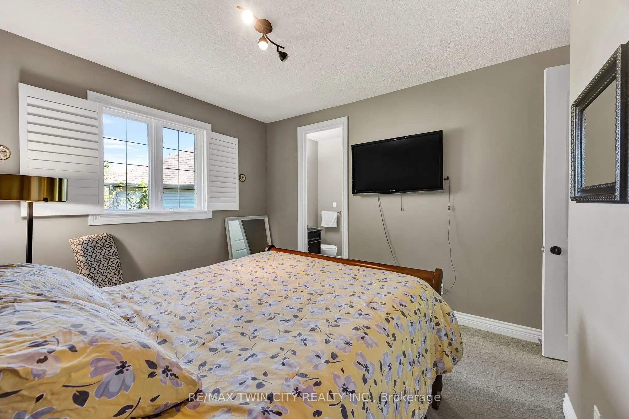 315 RIDEAU RIVER Place