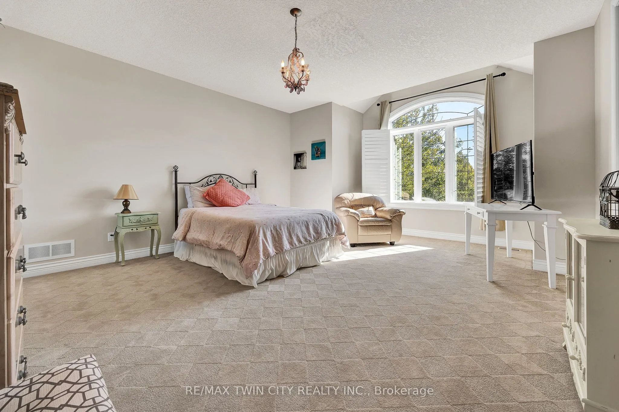 315 RIDEAU RIVER Place