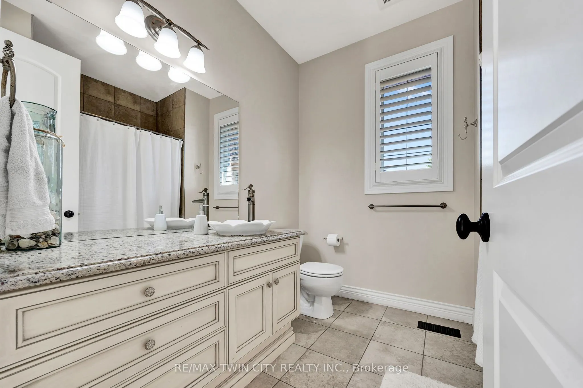 315 RIDEAU RIVER Place