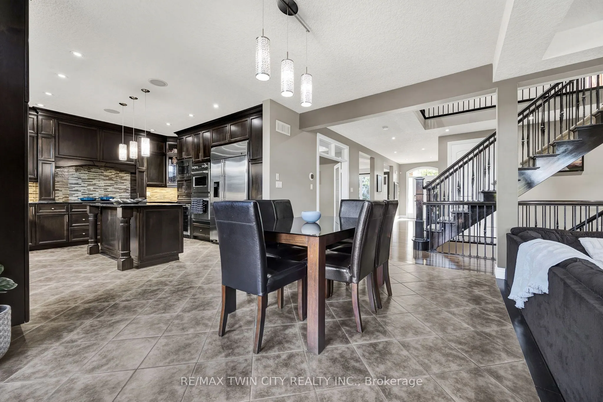 315 RIDEAU RIVER Place