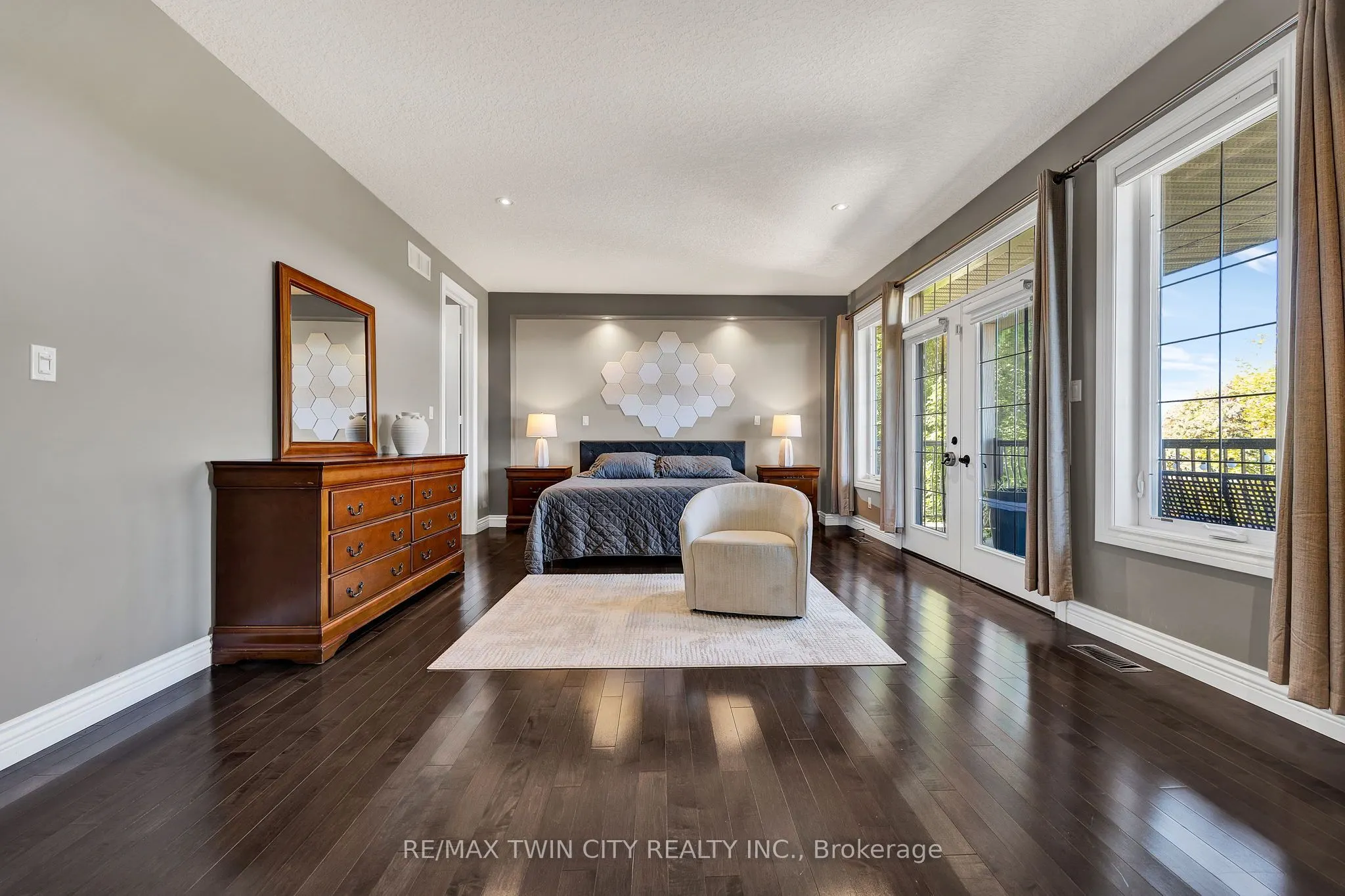 315 RIDEAU RIVER Place