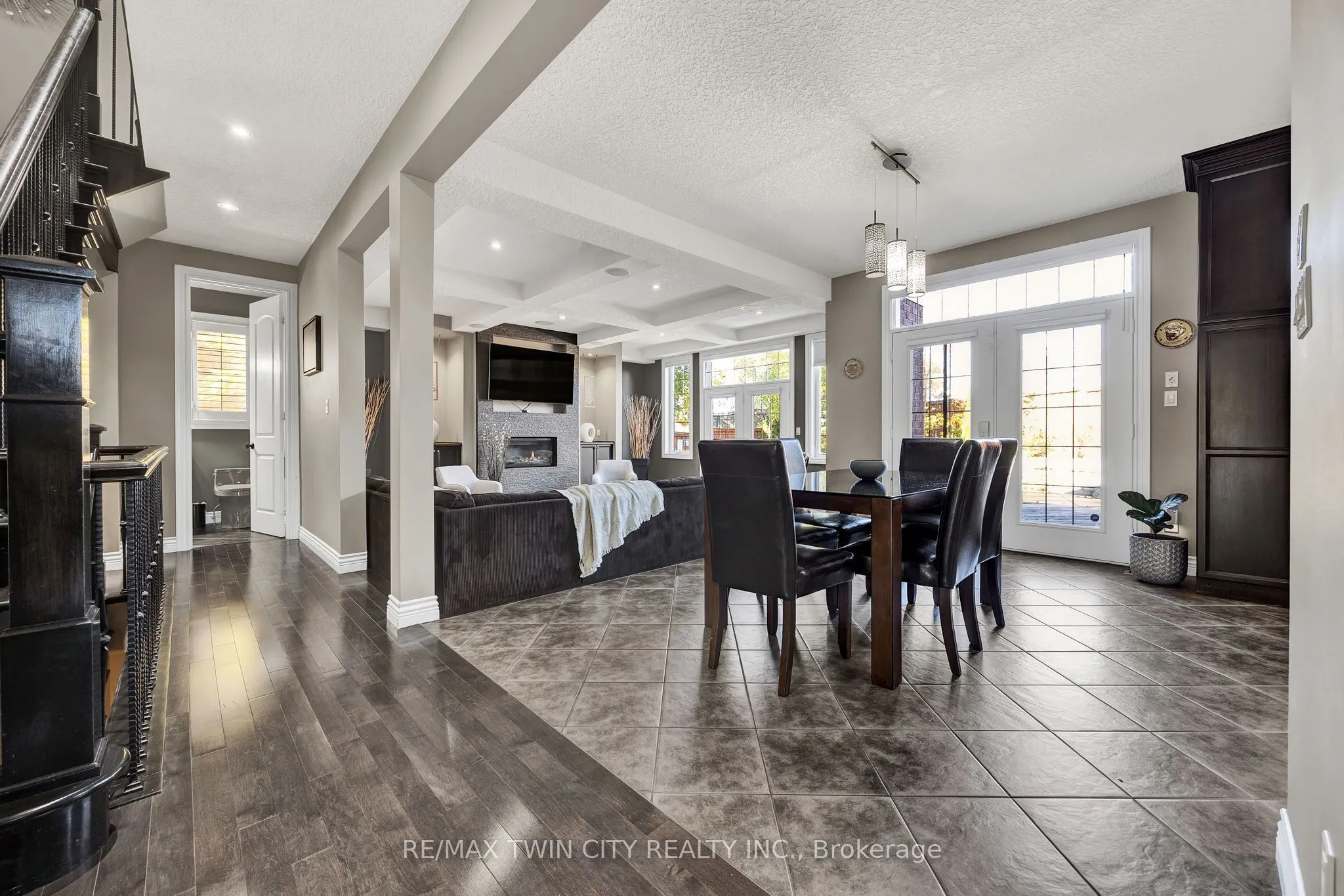 315 RIDEAU RIVER Place